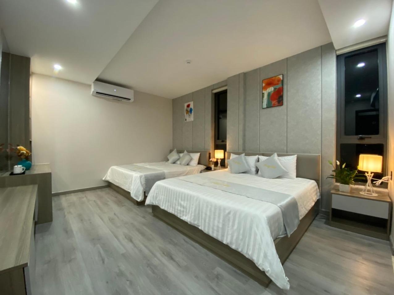 Queen Room with Two Queen Beds photo 1