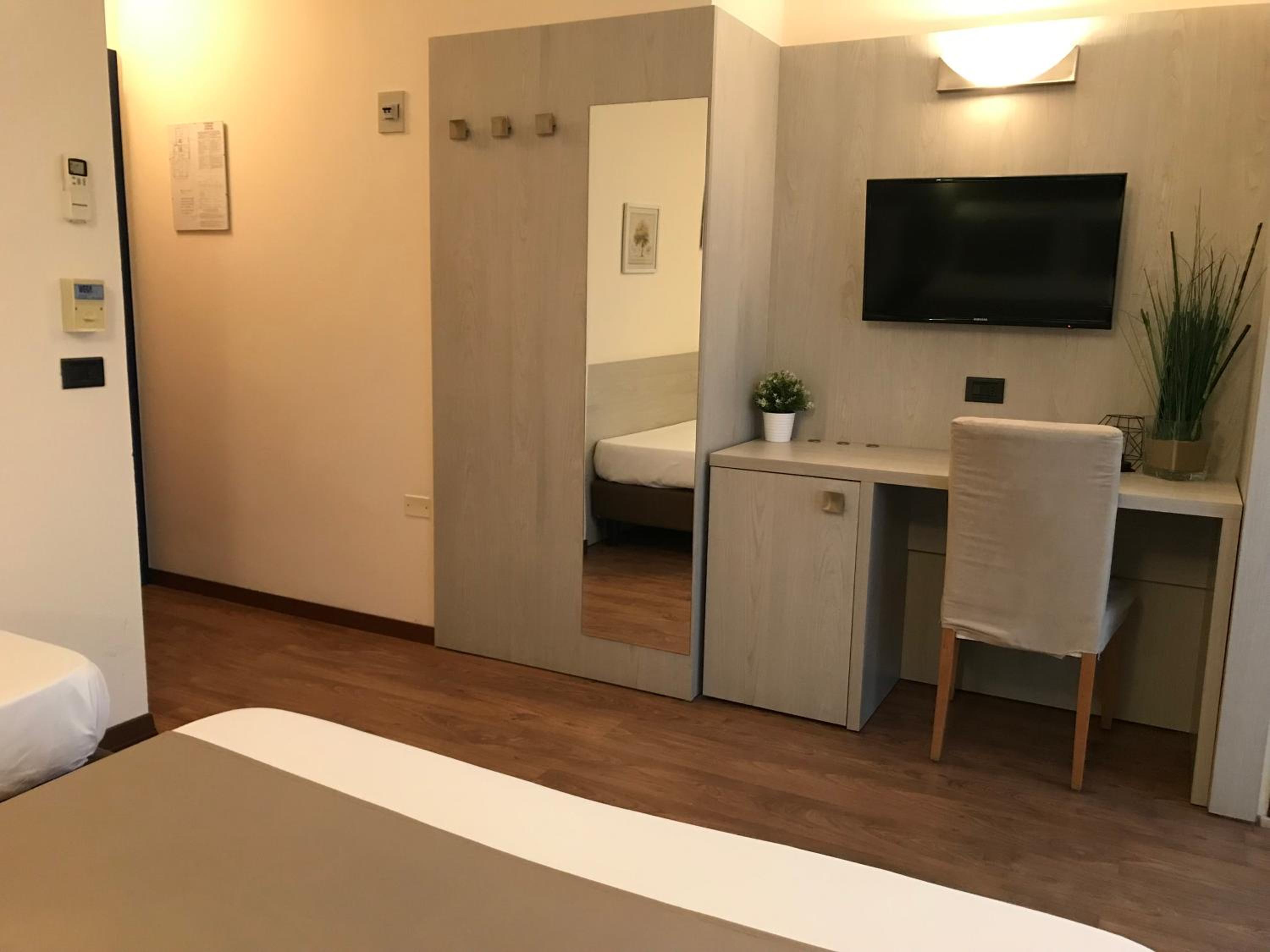 Superior Quadruple Room - Photo 5