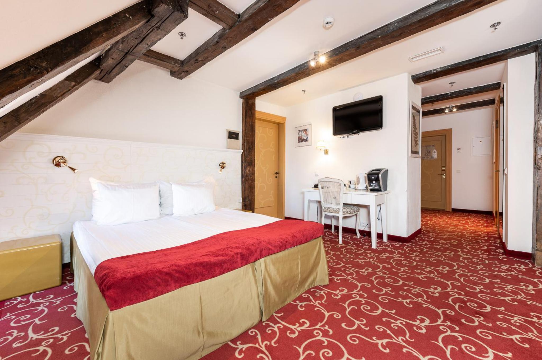 Deluxe Double Room - Attic with Free Parking - Photo 21