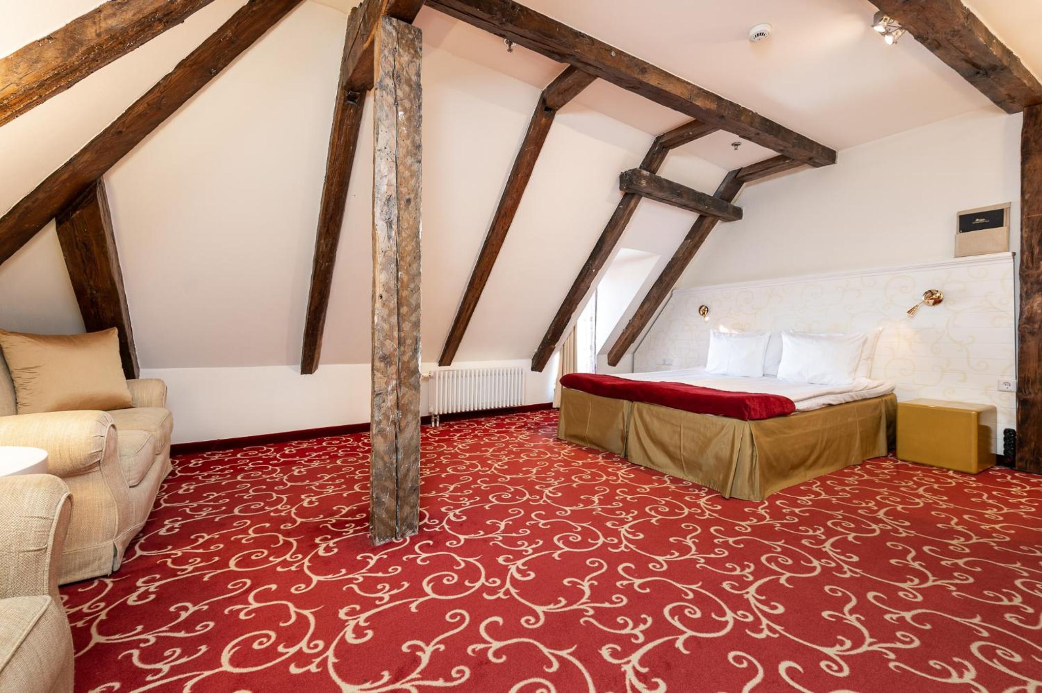 Deluxe Double Room - Attic with Free Parking - Photo 2