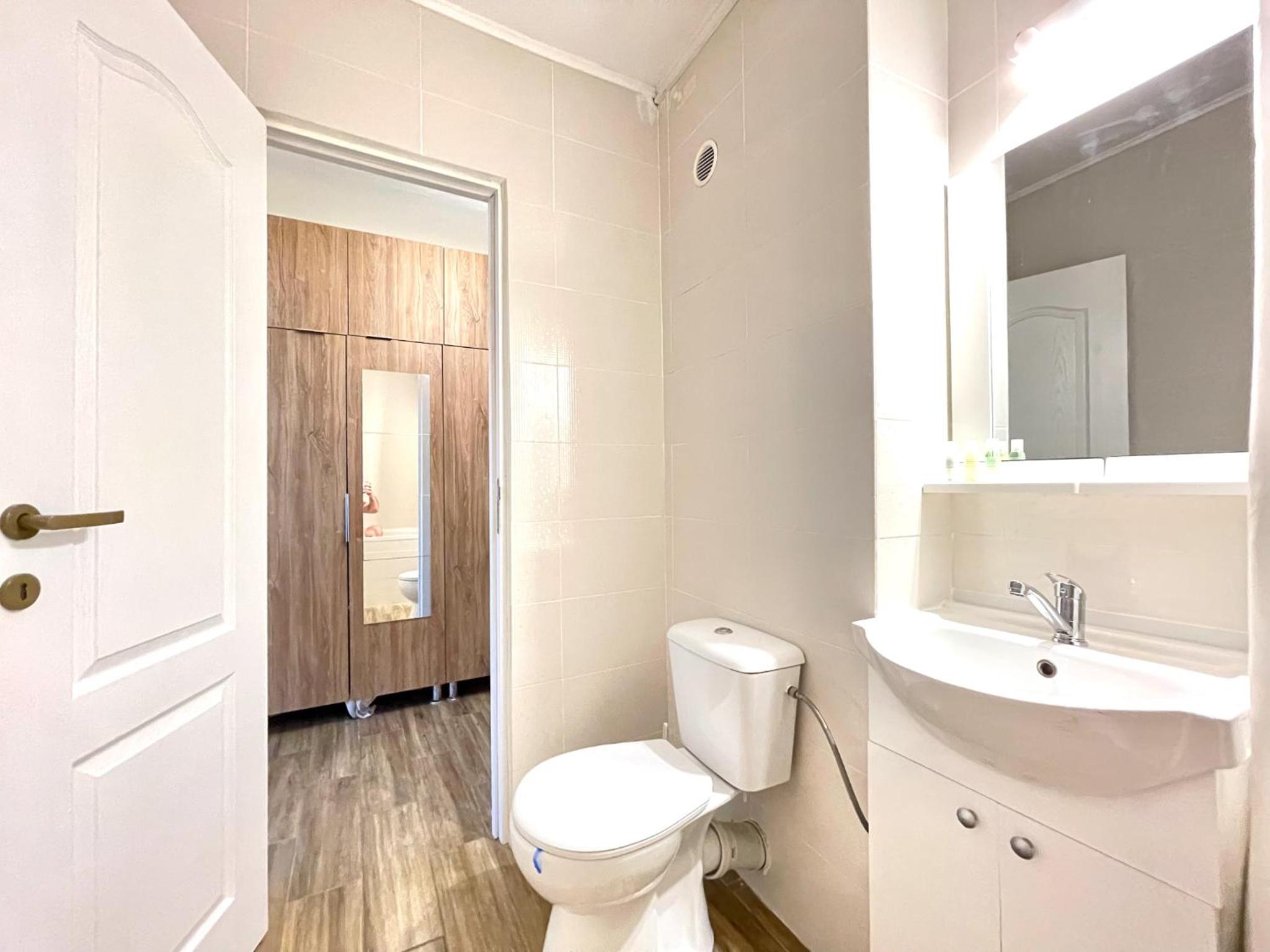 One-Bedroom Apartment - Photo 3