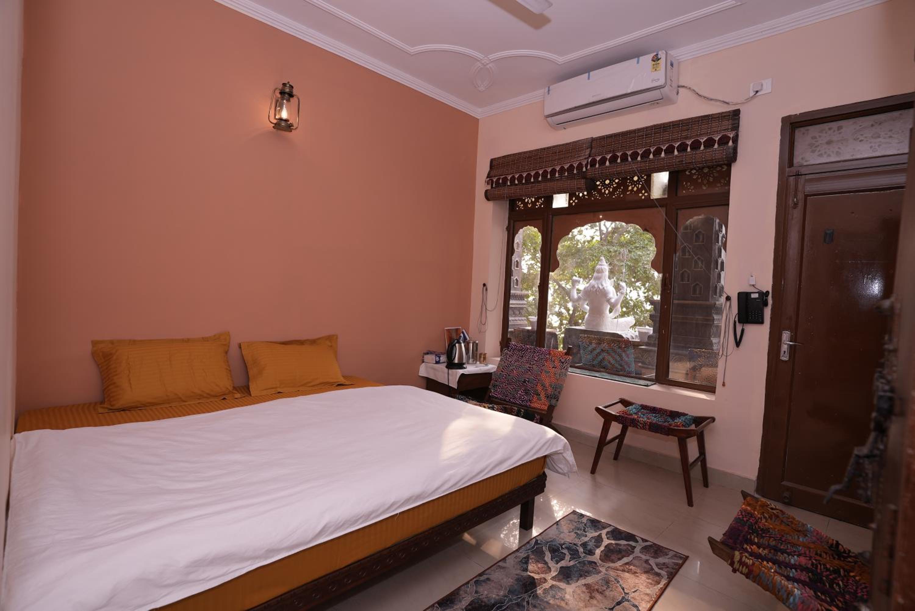 Deluxe Room - Photo 3