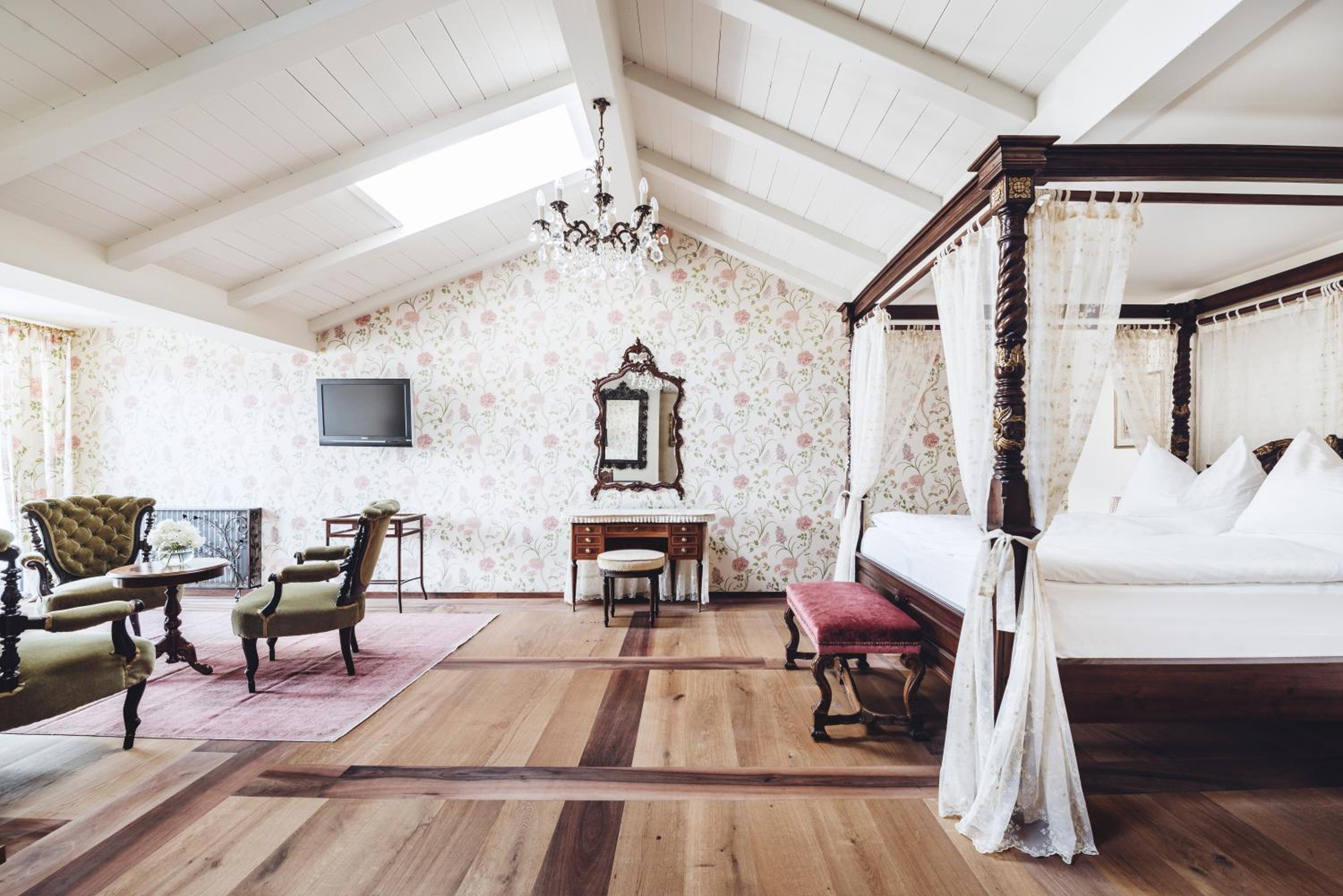 Superior Suite - Photo 1