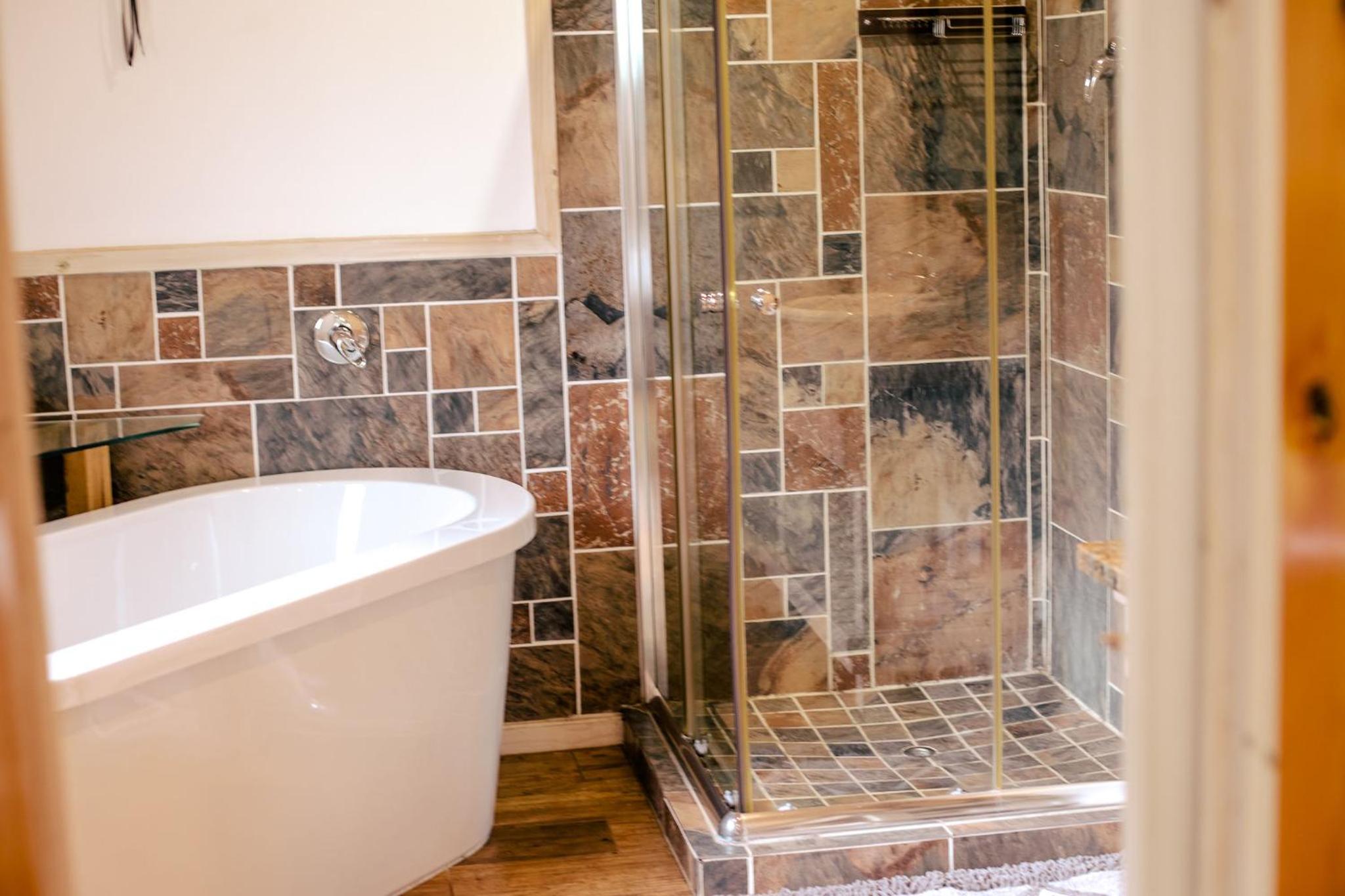 Three-Bedroom Log Cabin with Splash Pool - Photo 25
