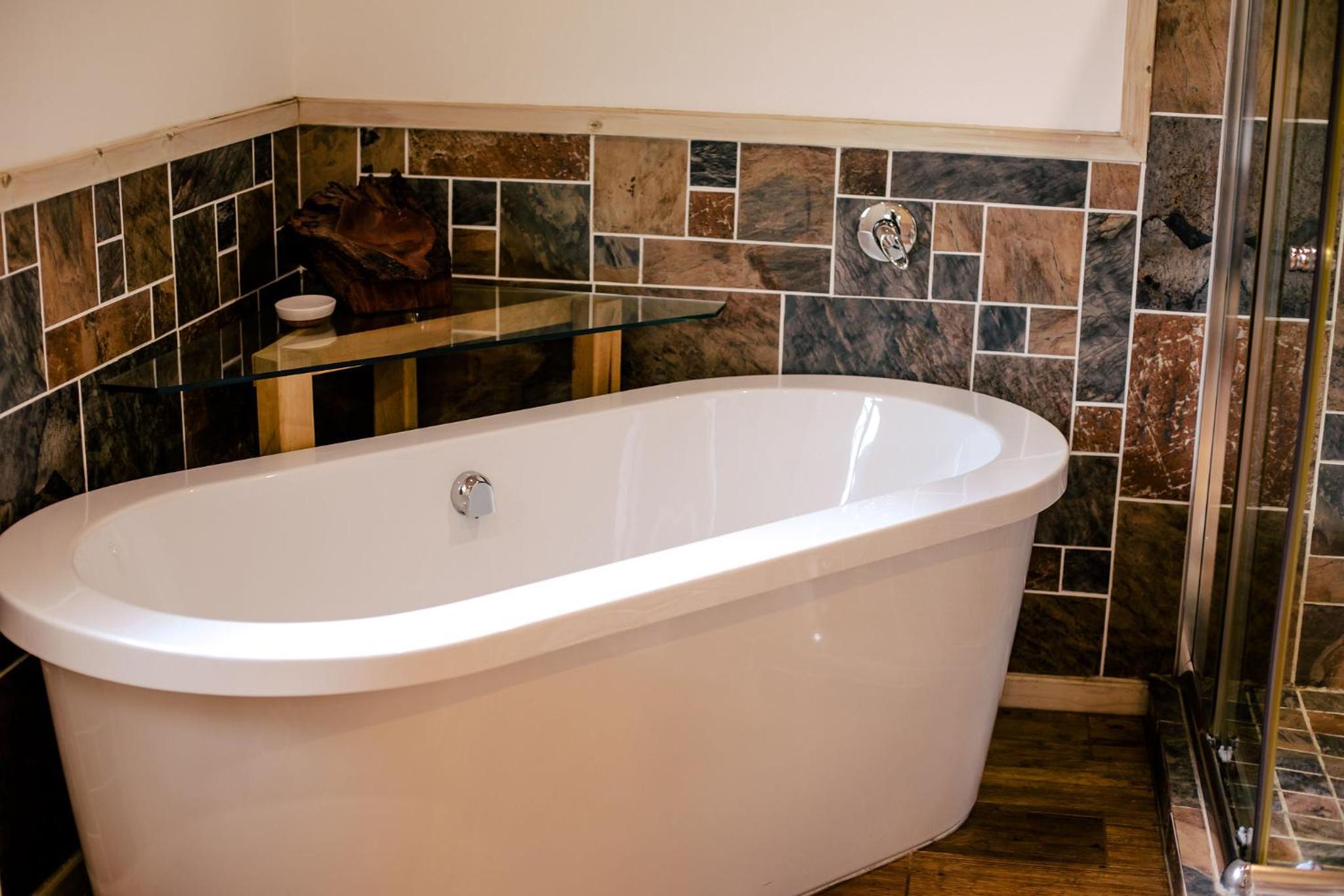 Three-Bedroom Log Cabin with Splash Pool - Photo 19