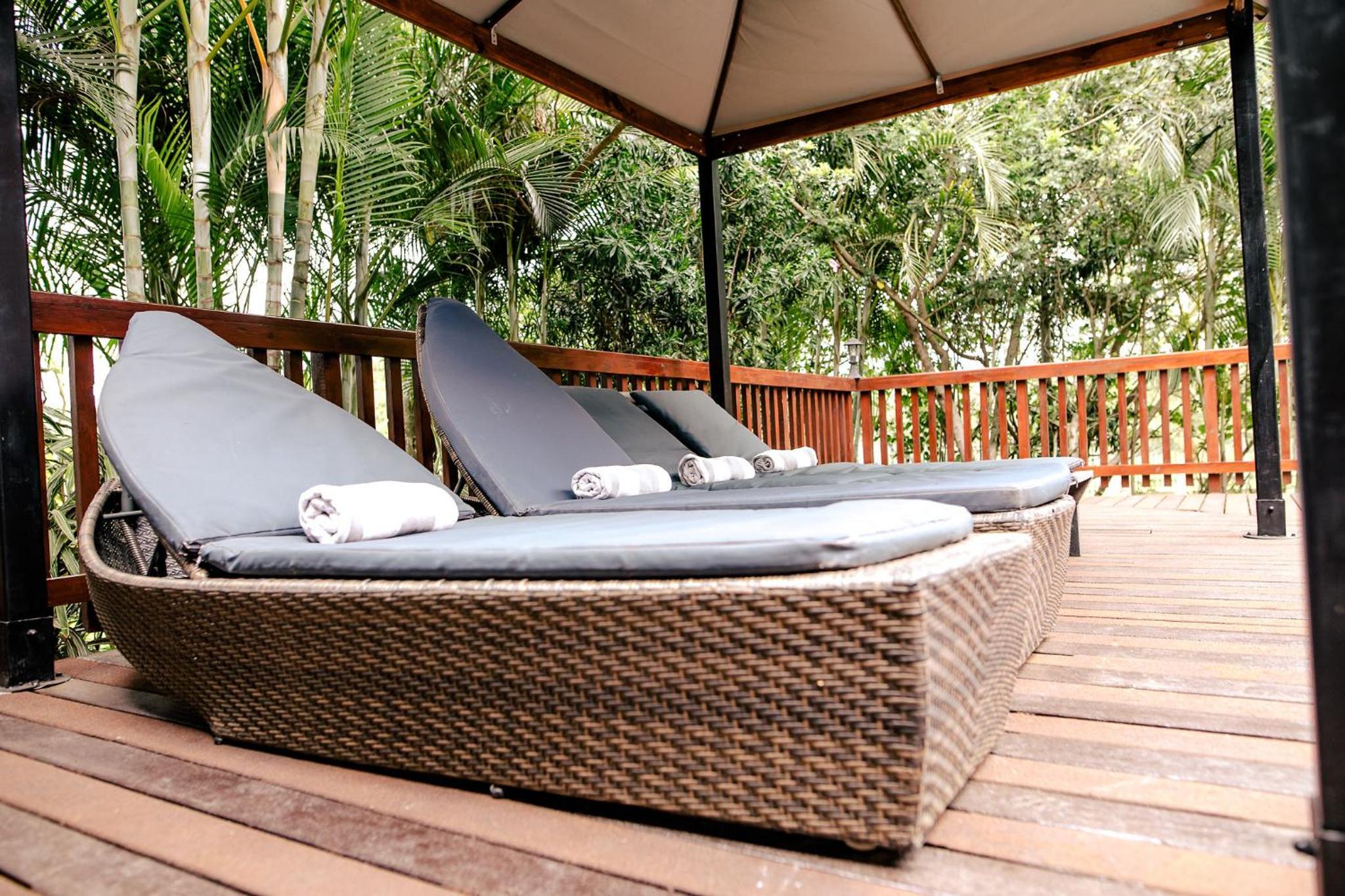 Three-Bedroom Log Cabin with Splash Pool - Photo 15