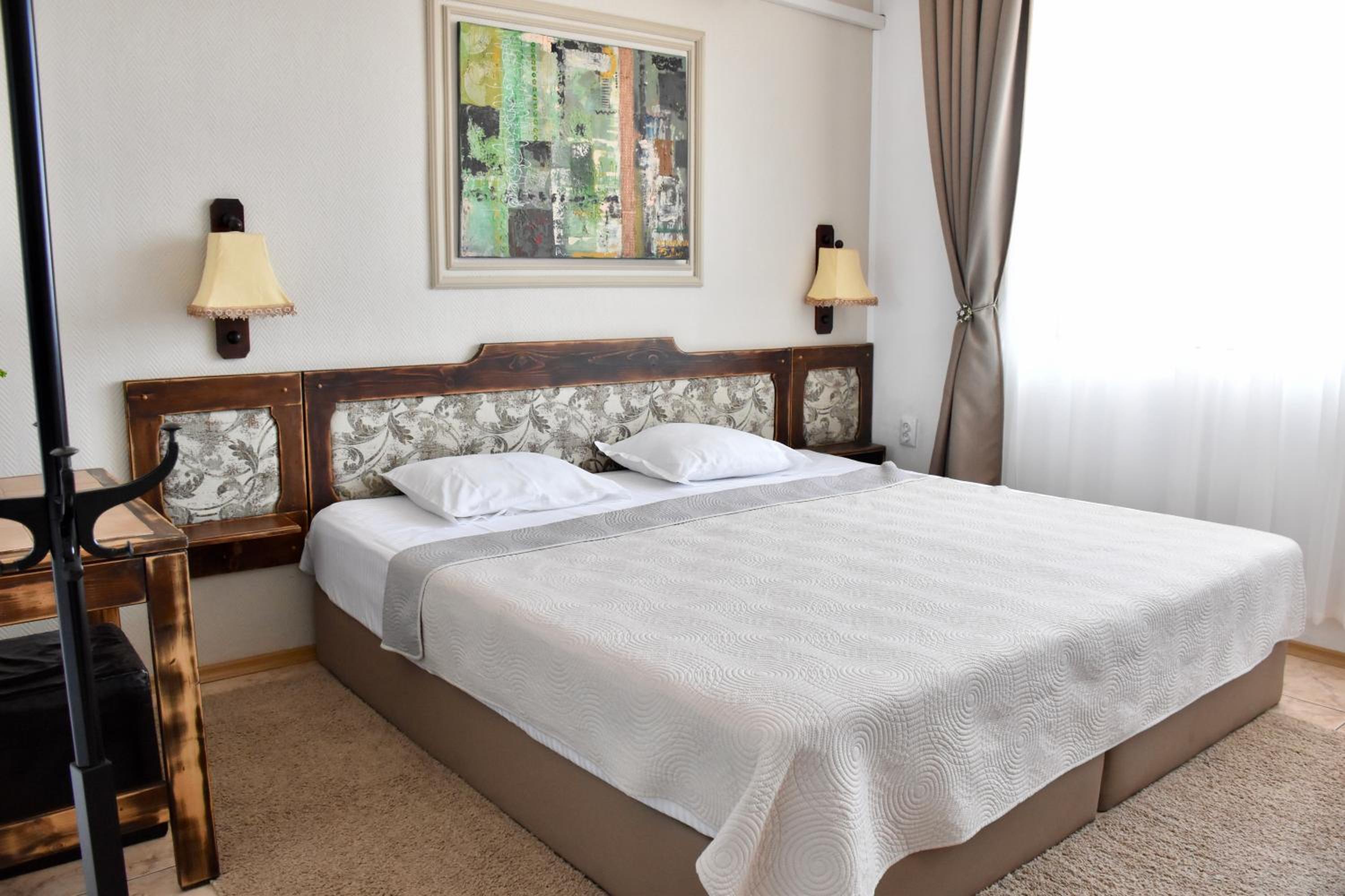One-Bedroom Apartment (3 Adults)