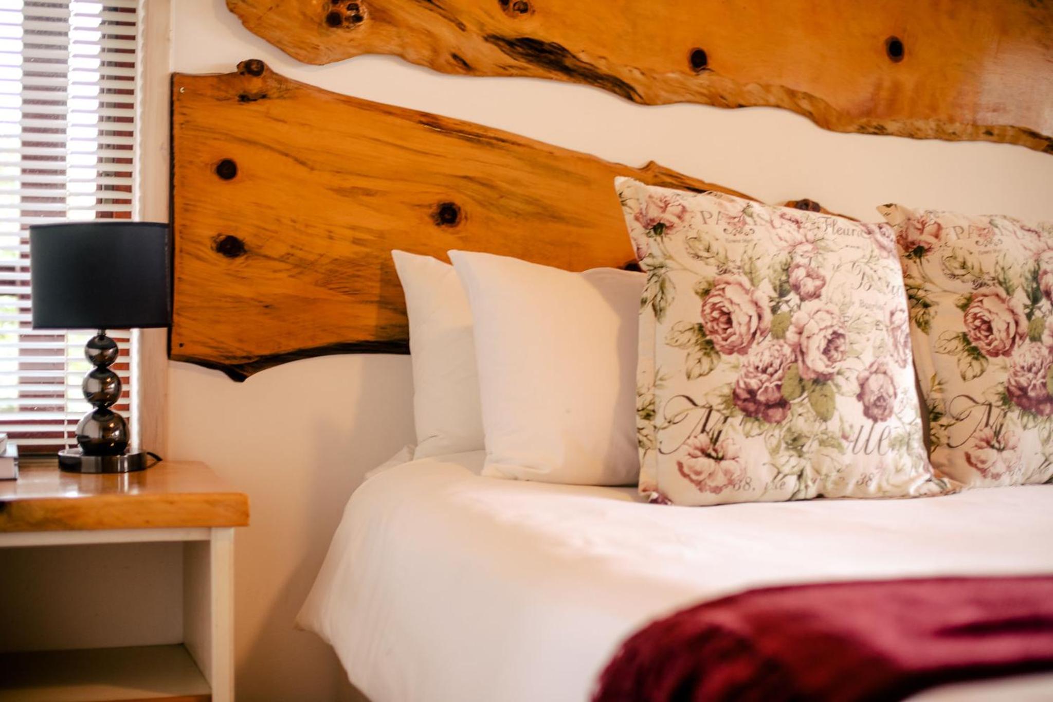 Two-Bedroom Log Cabin with Splash Pool - Photo 7