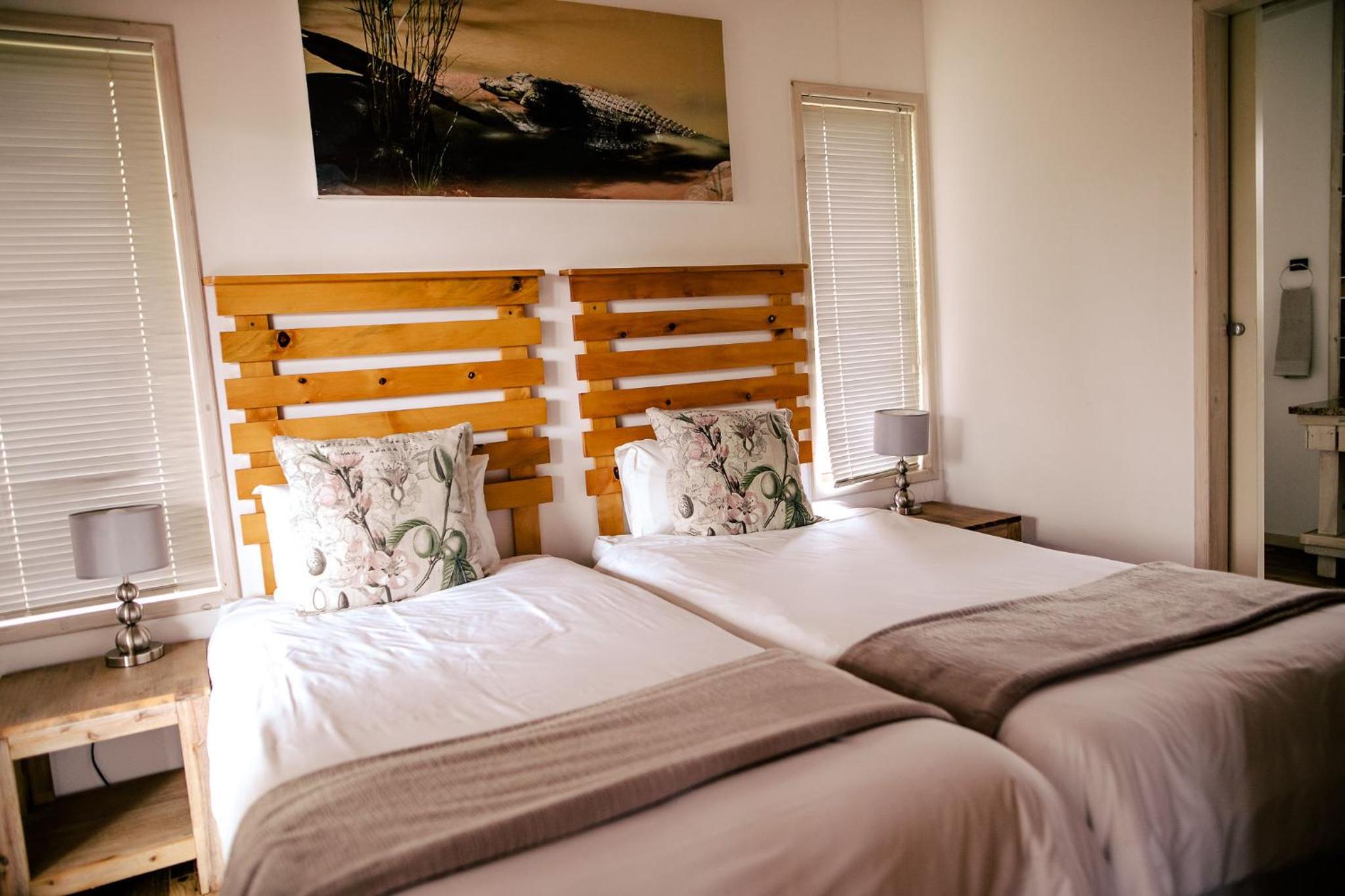 Two-Bedroom Log Cabin with Splash Pool - Photo 4