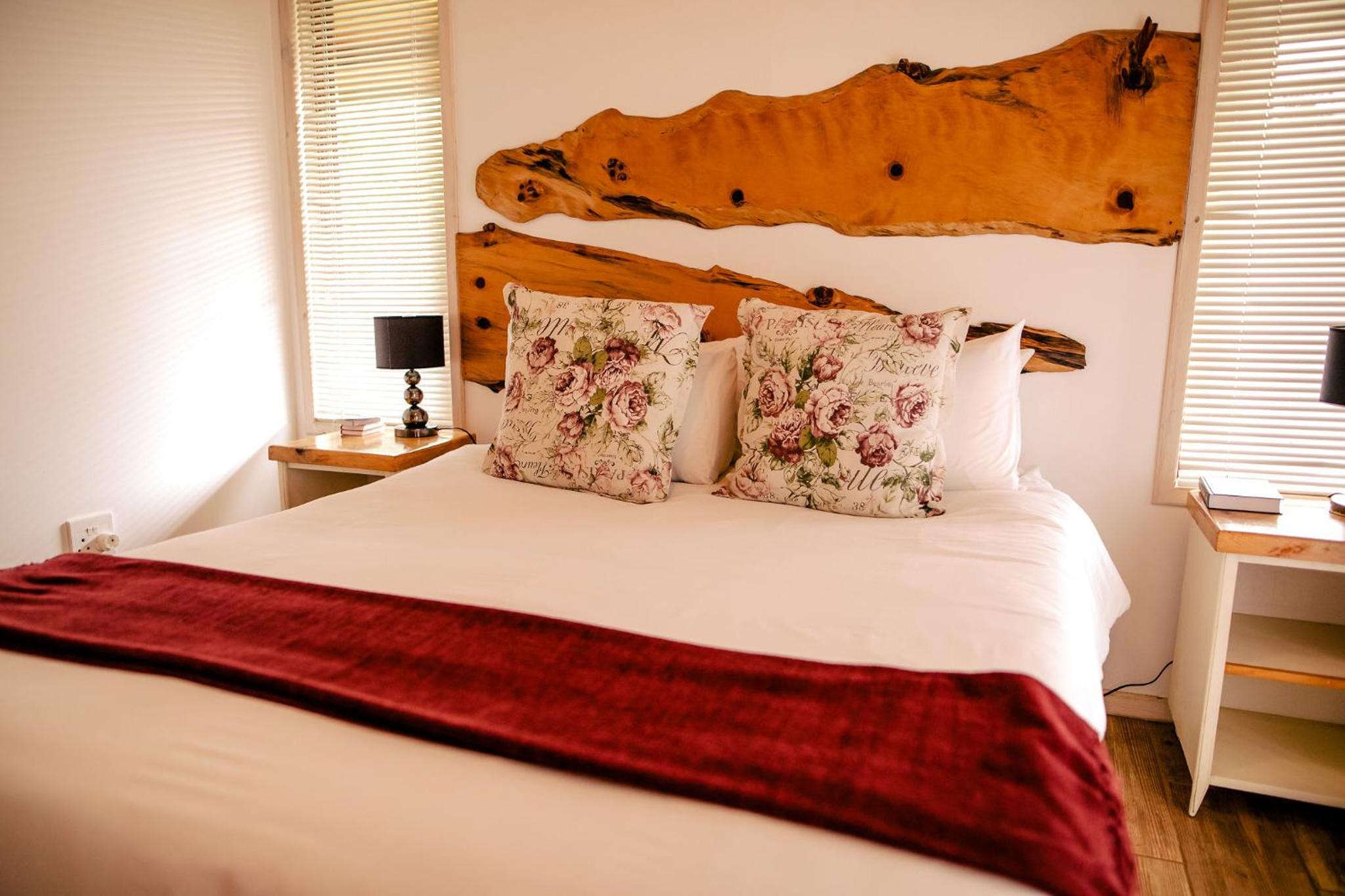 Two-Bedroom Log Cabin with Splash Pool - Photo 11