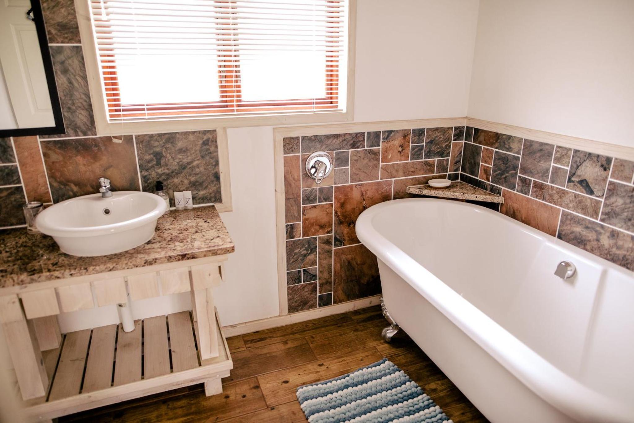 Two-Bedroom Log Cabin with Splash Pool - Photo 10