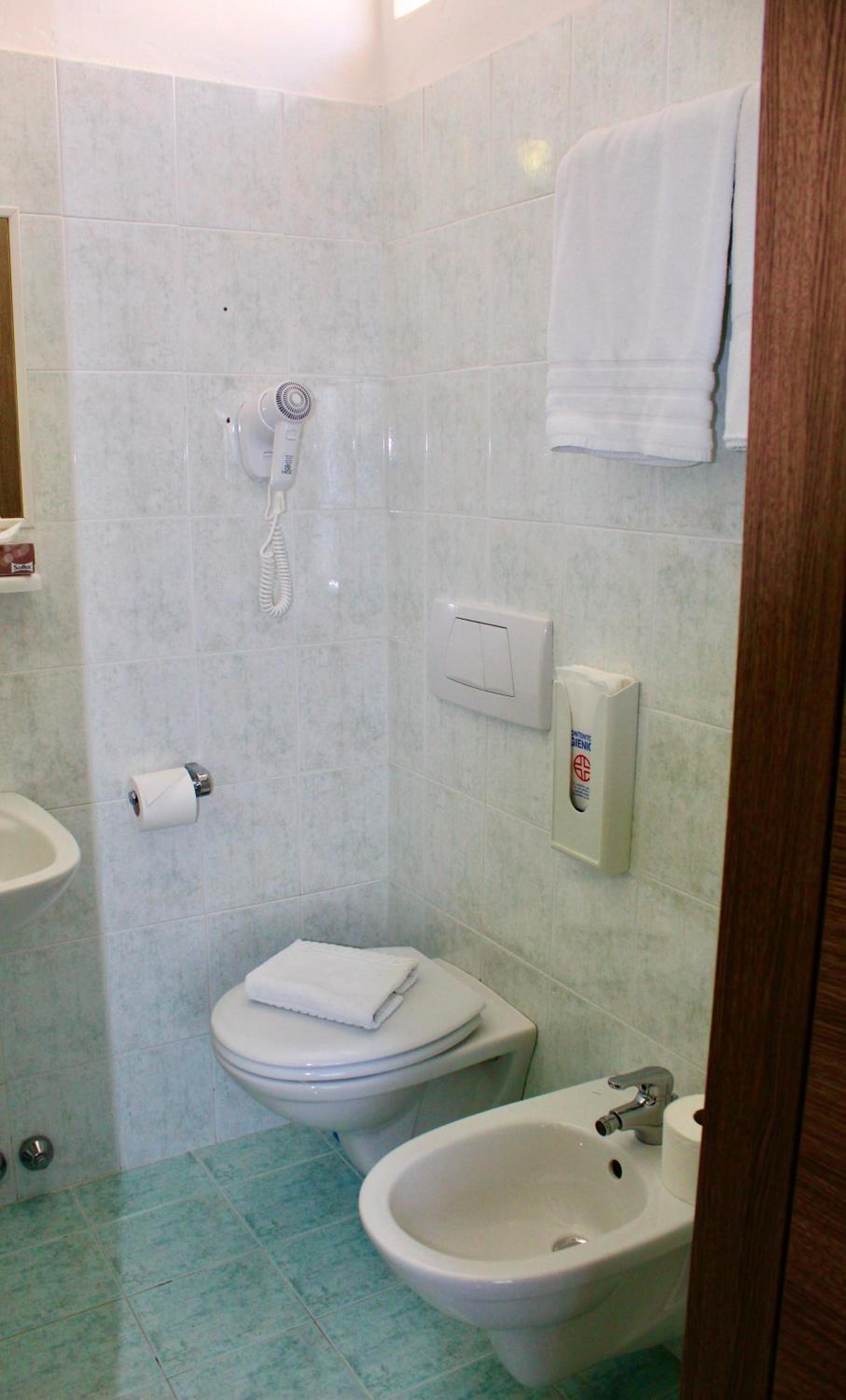 Double or Twin Room photo 3