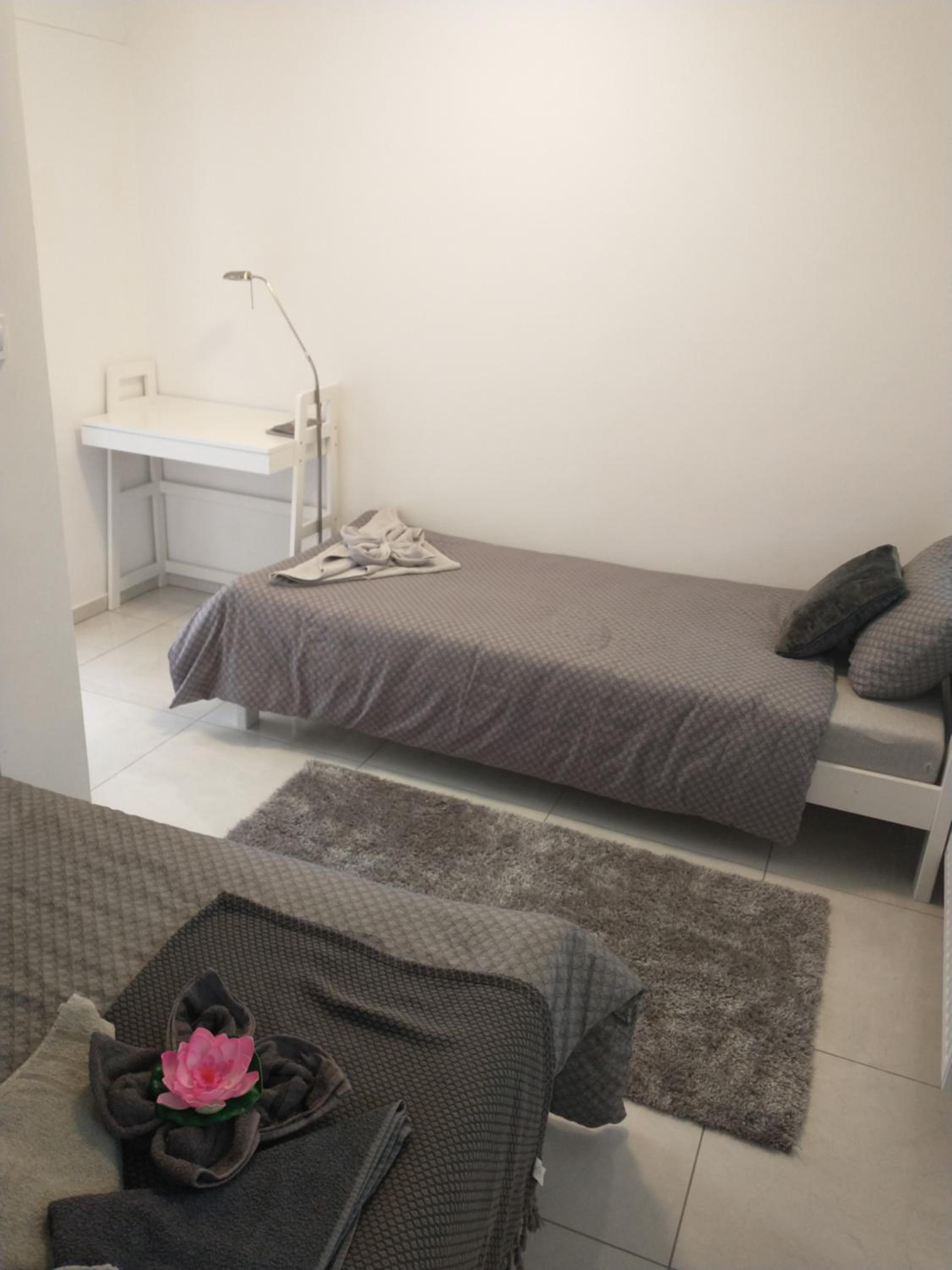 One-Bedroom Apartment - Photo 2