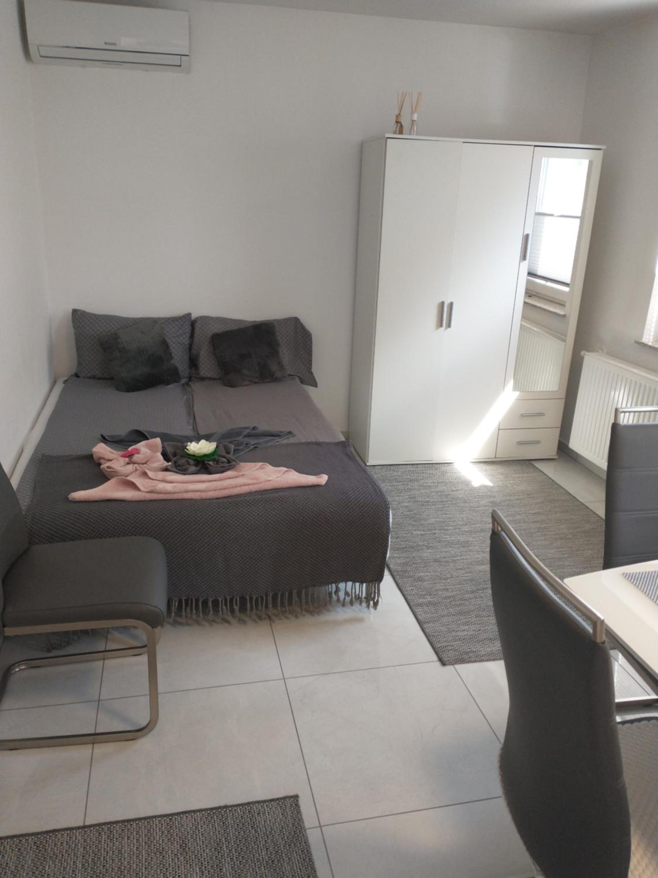 One-Bedroom Apartment - Photo 12