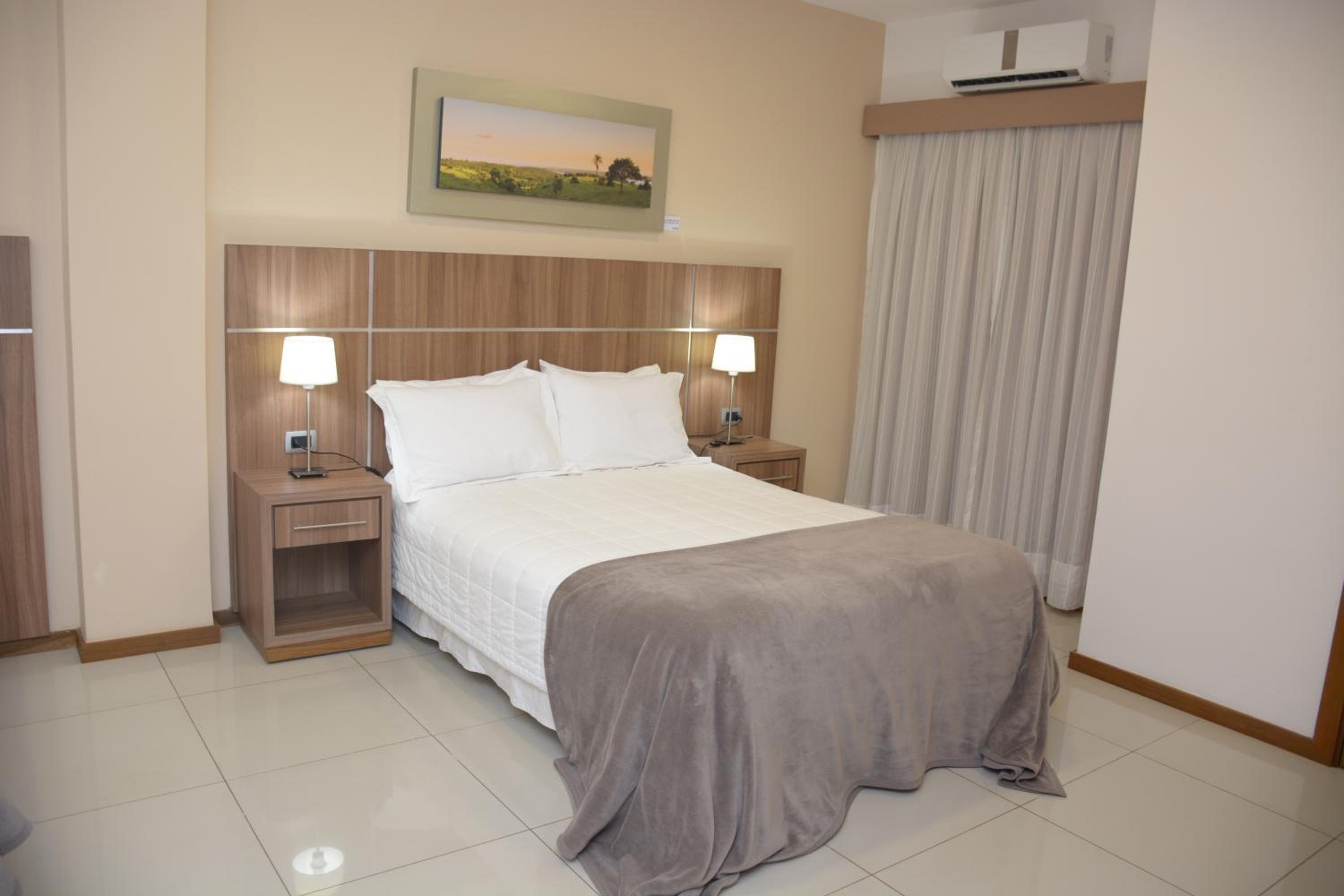 Queen Room with Two Queen Beds - Disability Access photo 2