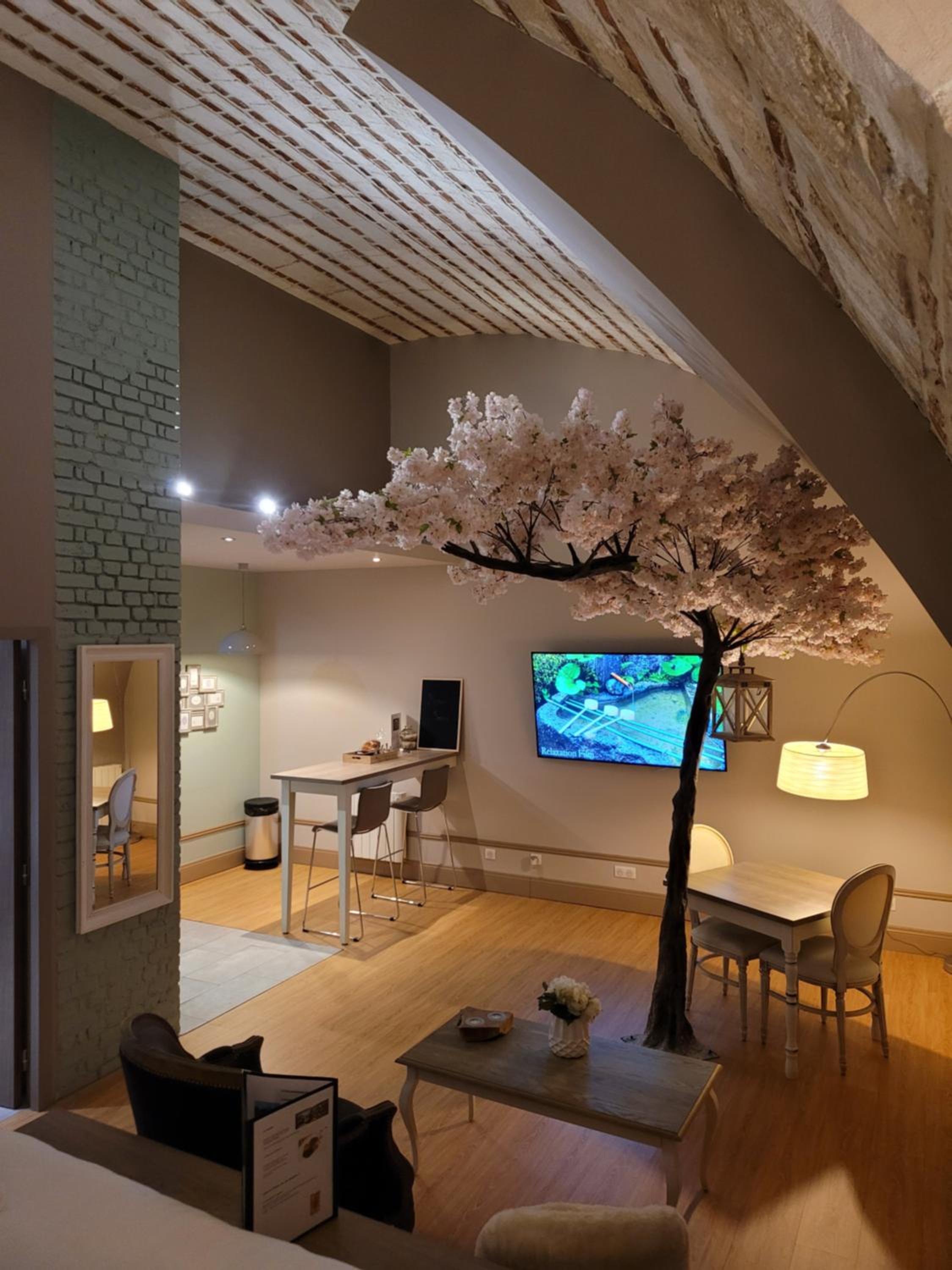 One-Bedroom Apartment - Photo 8