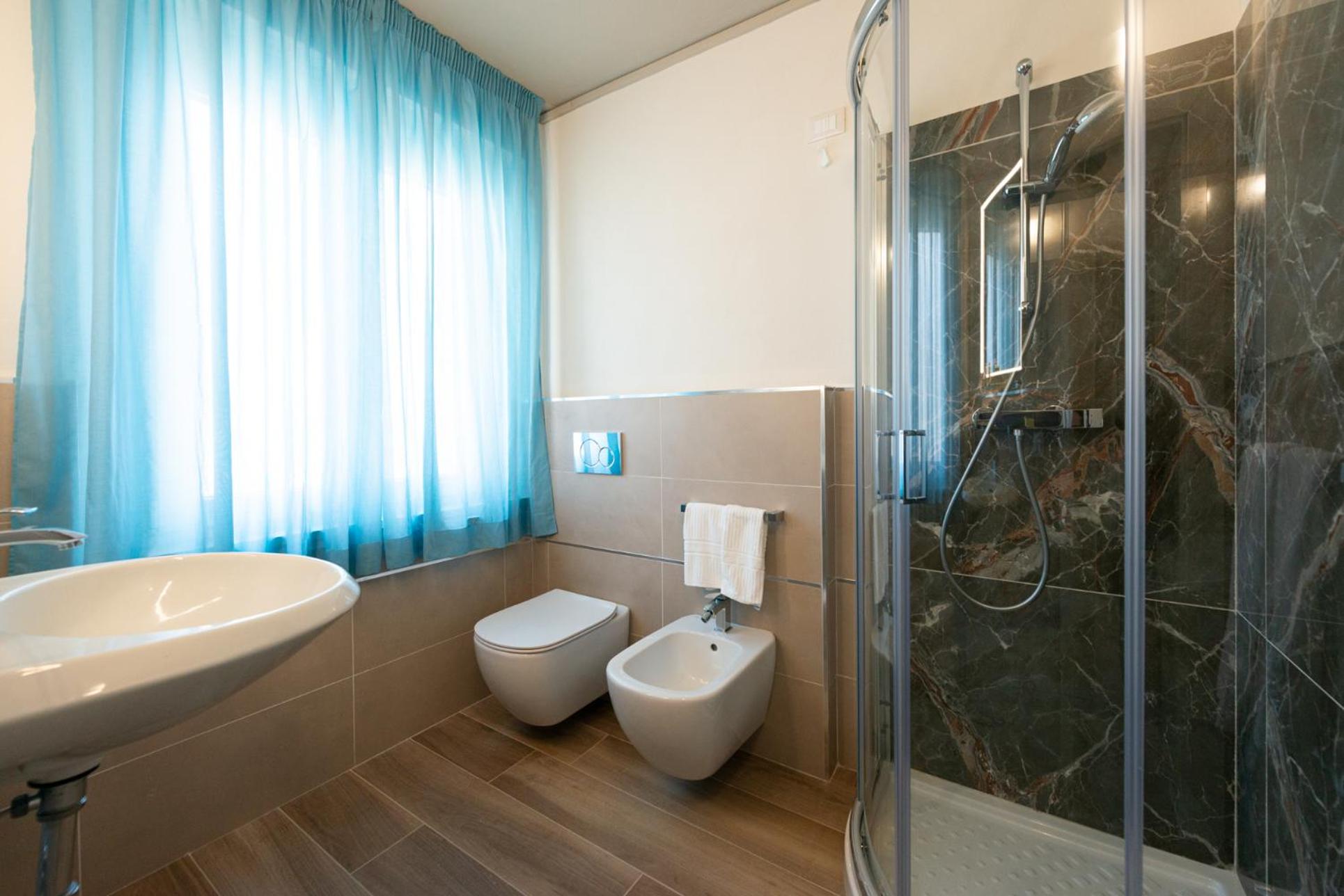 Standard Double Room - Photo 15