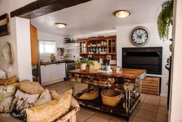 Four-Bedroom House - Photo 23