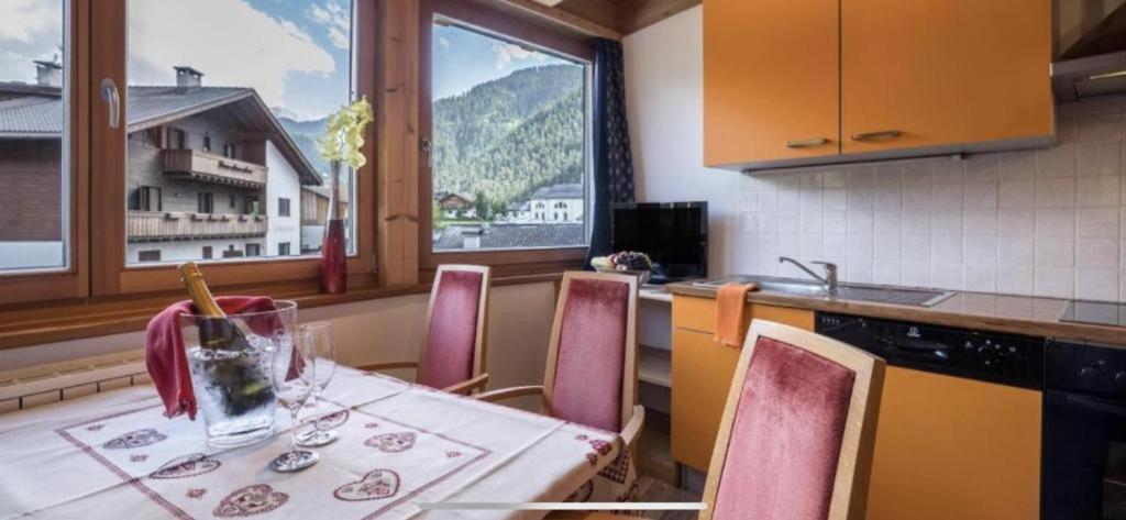 Two-Bedroom Apartment with Garden View - Photo 3