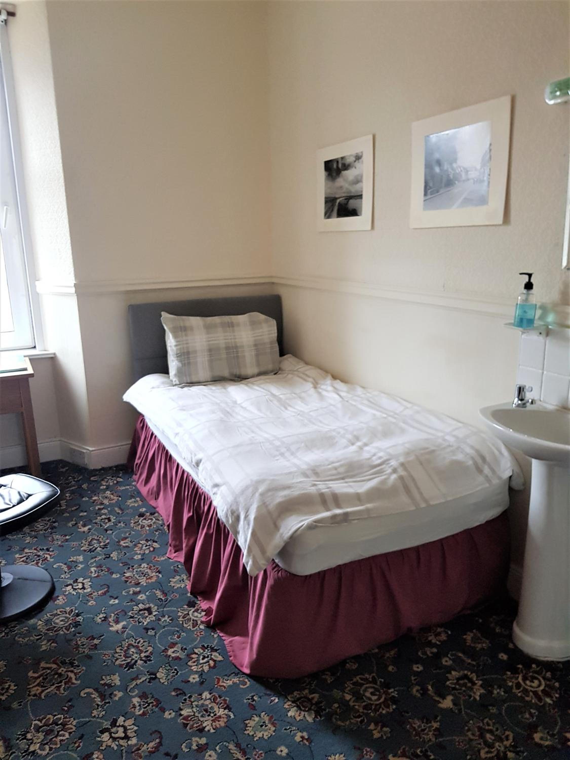 Single Room With Private Bathroom photo 1