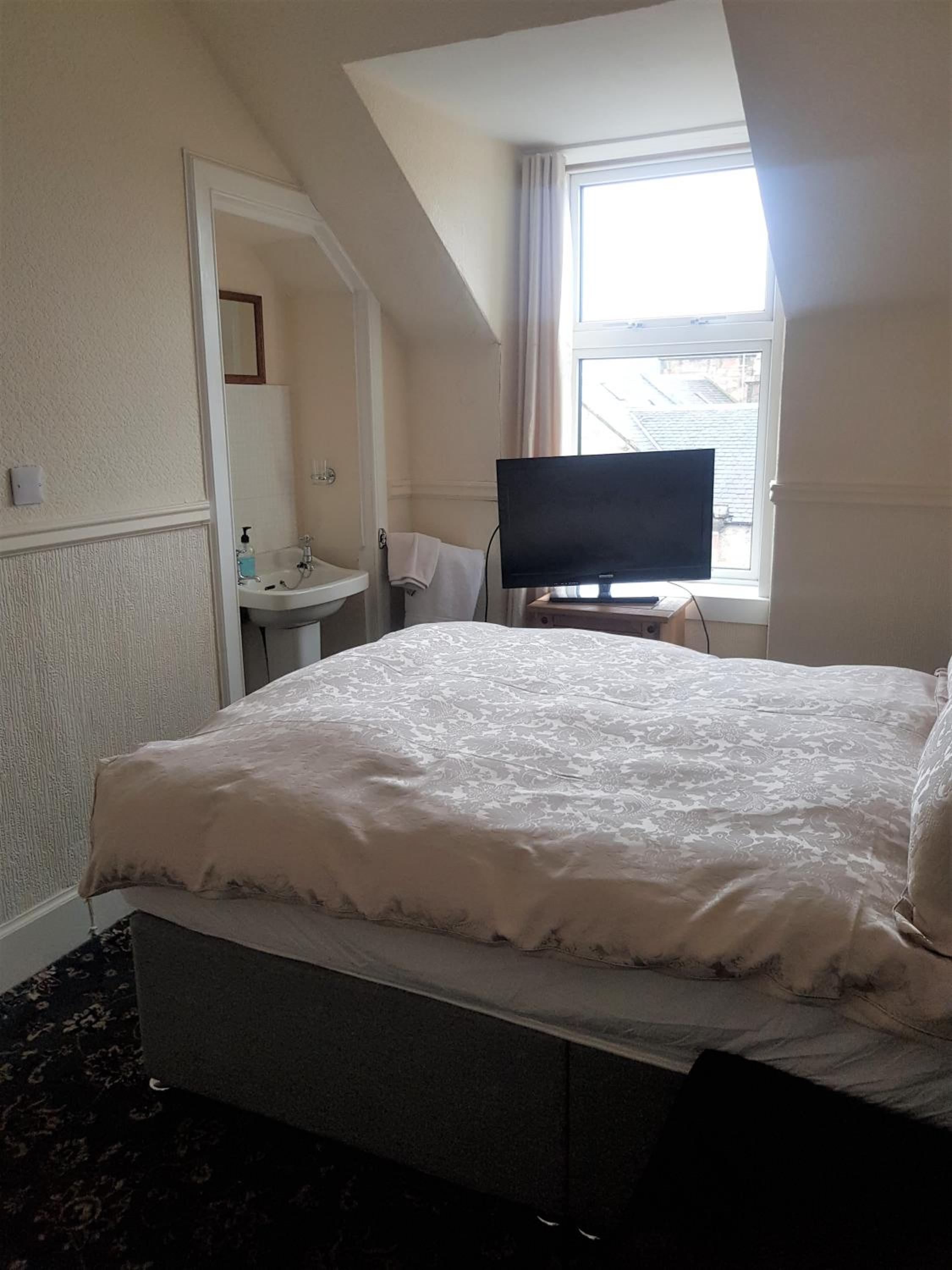 Double Room With Shared Bathroom photo 1