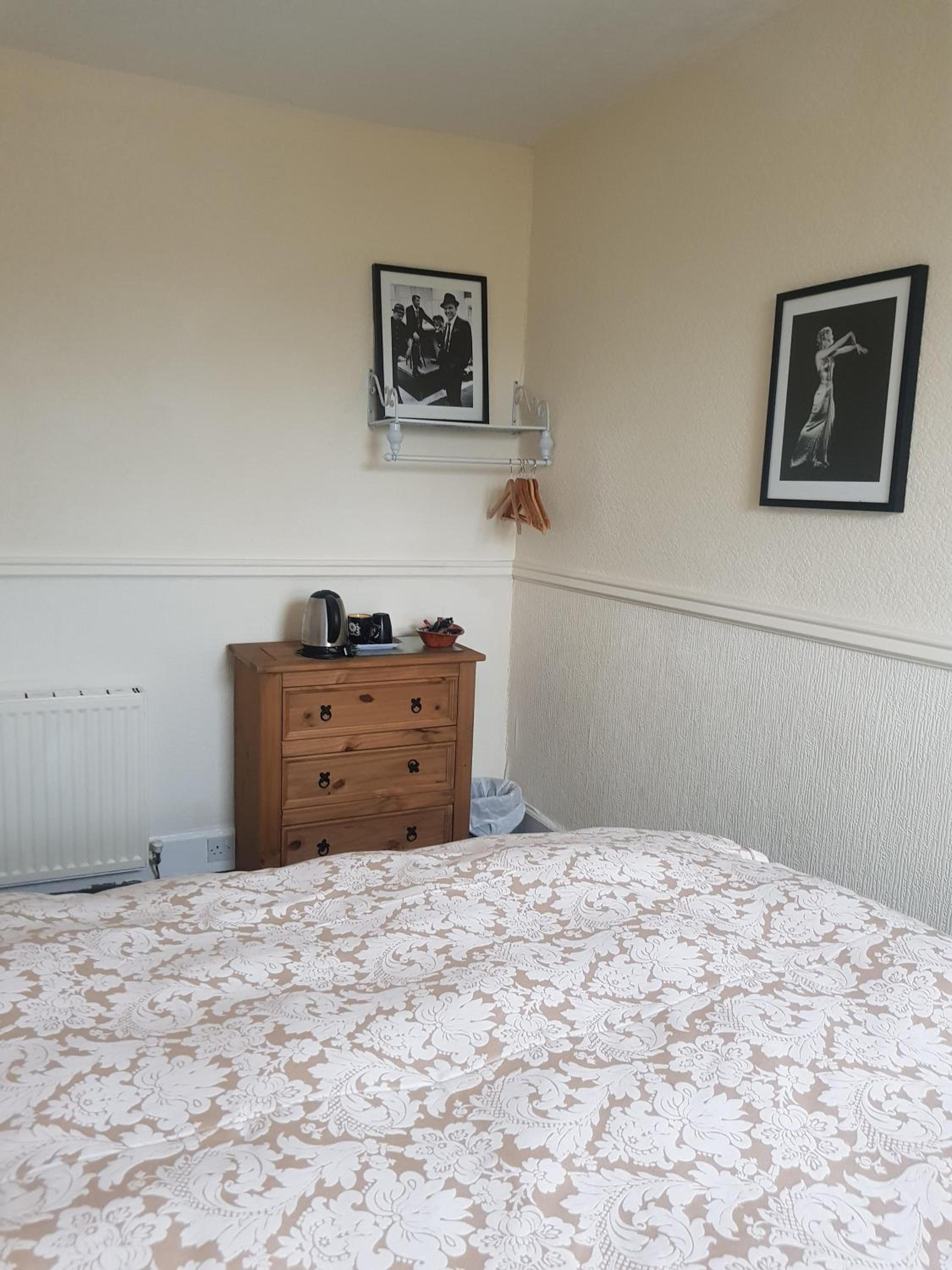 Double Room With Shared Bathroom photo 2