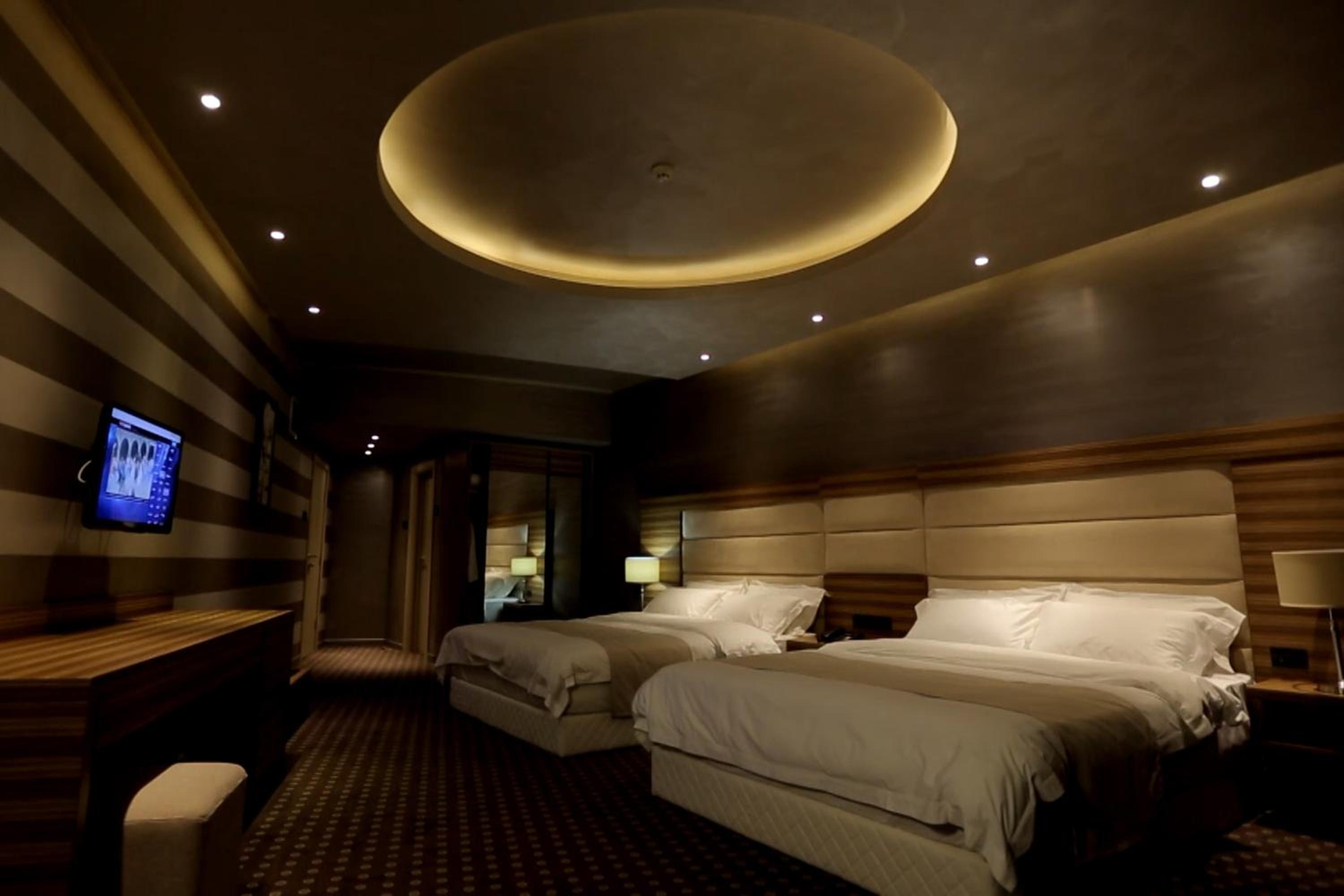 Deluxe Queen Room with Two Queen Beds with Free Spa Access photo 2