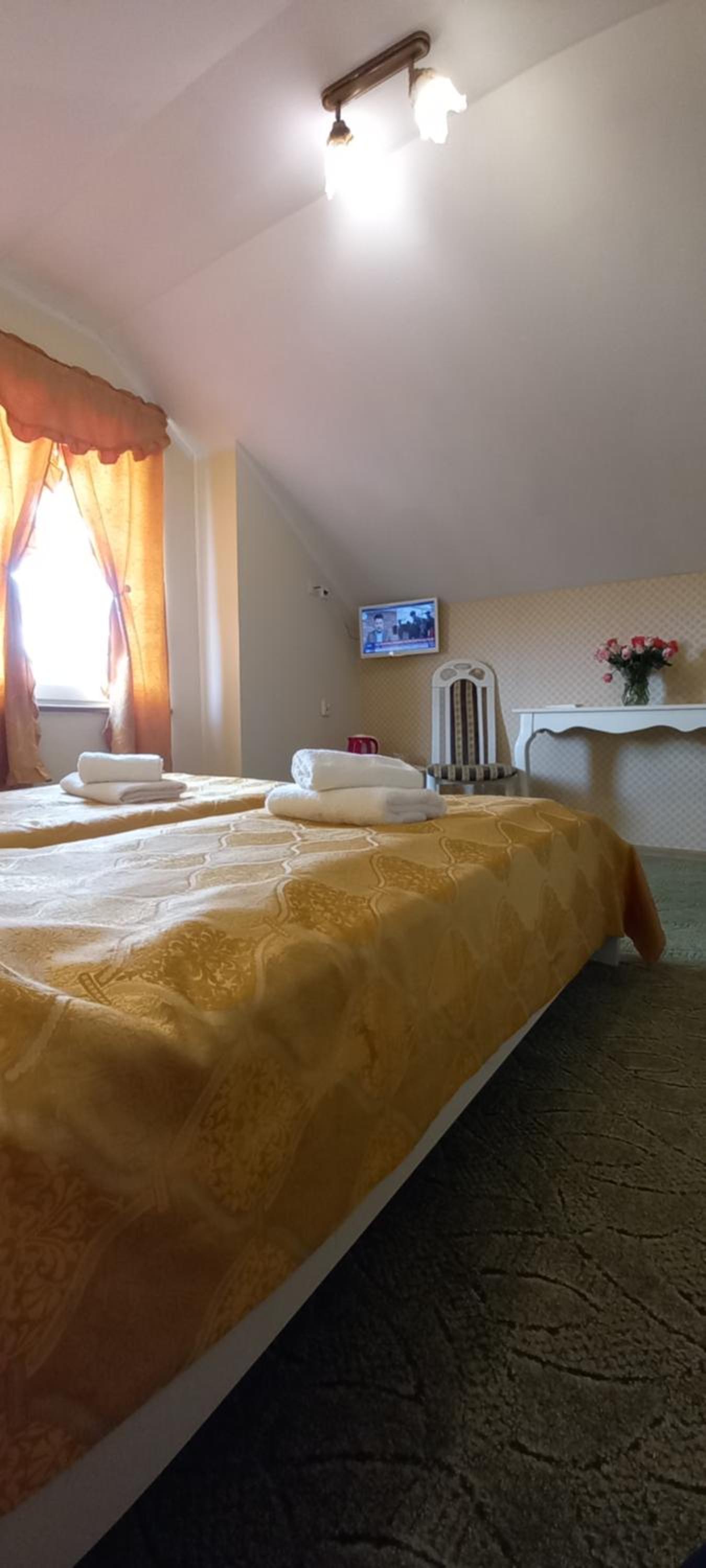 Economy Triple Room photo 3