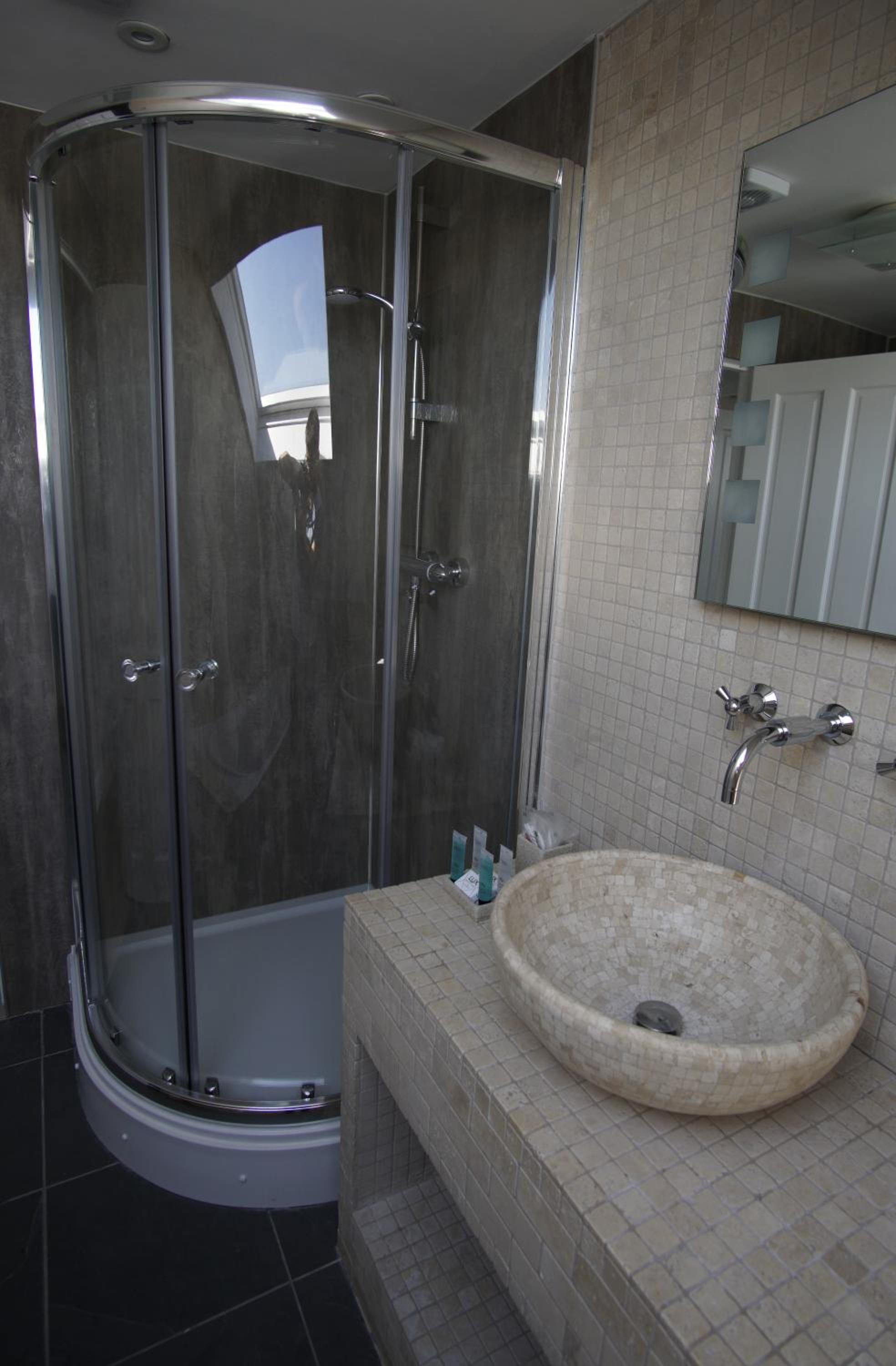 Two-Bedroom Suite - Photo 7
