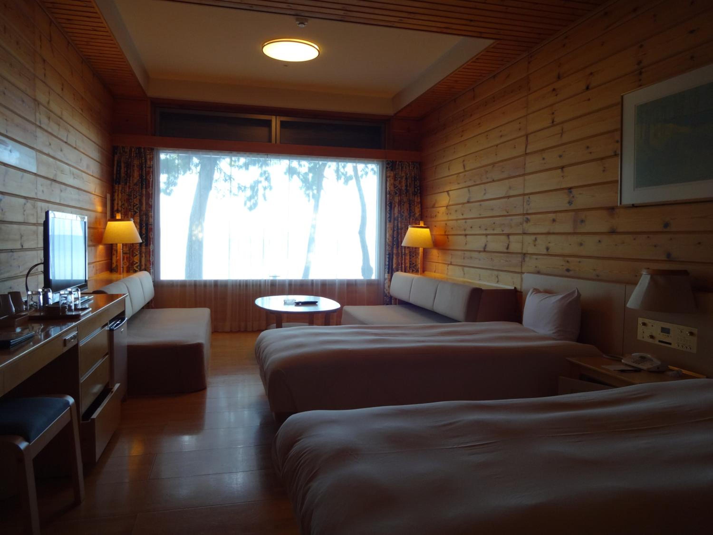 Family Room with Lake View photo 3