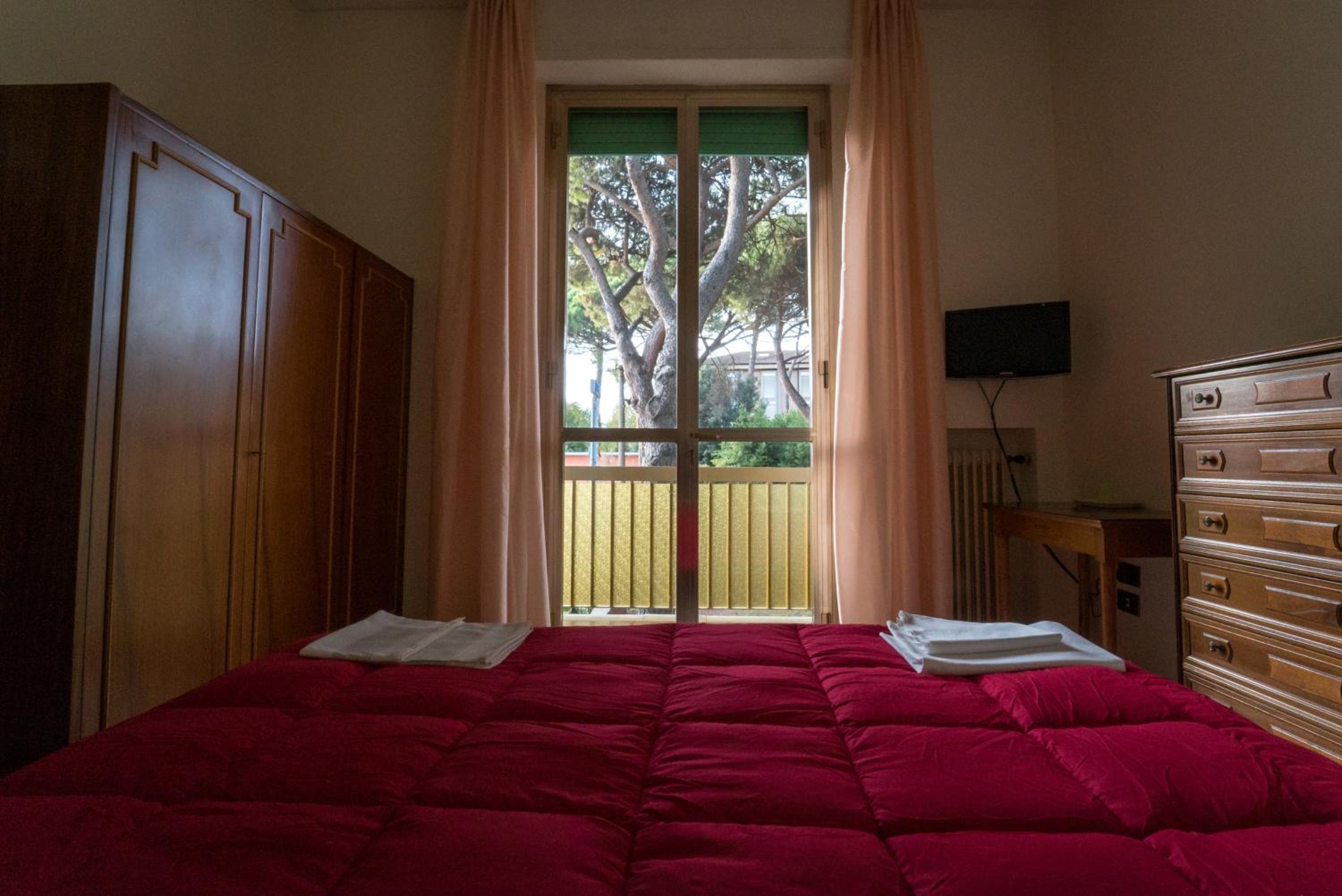 Double Room - Photo 5