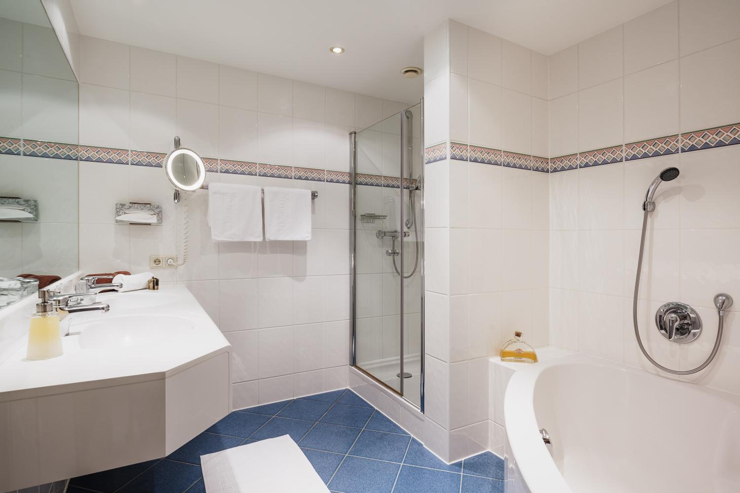Junior Suite with Balcony photo 3