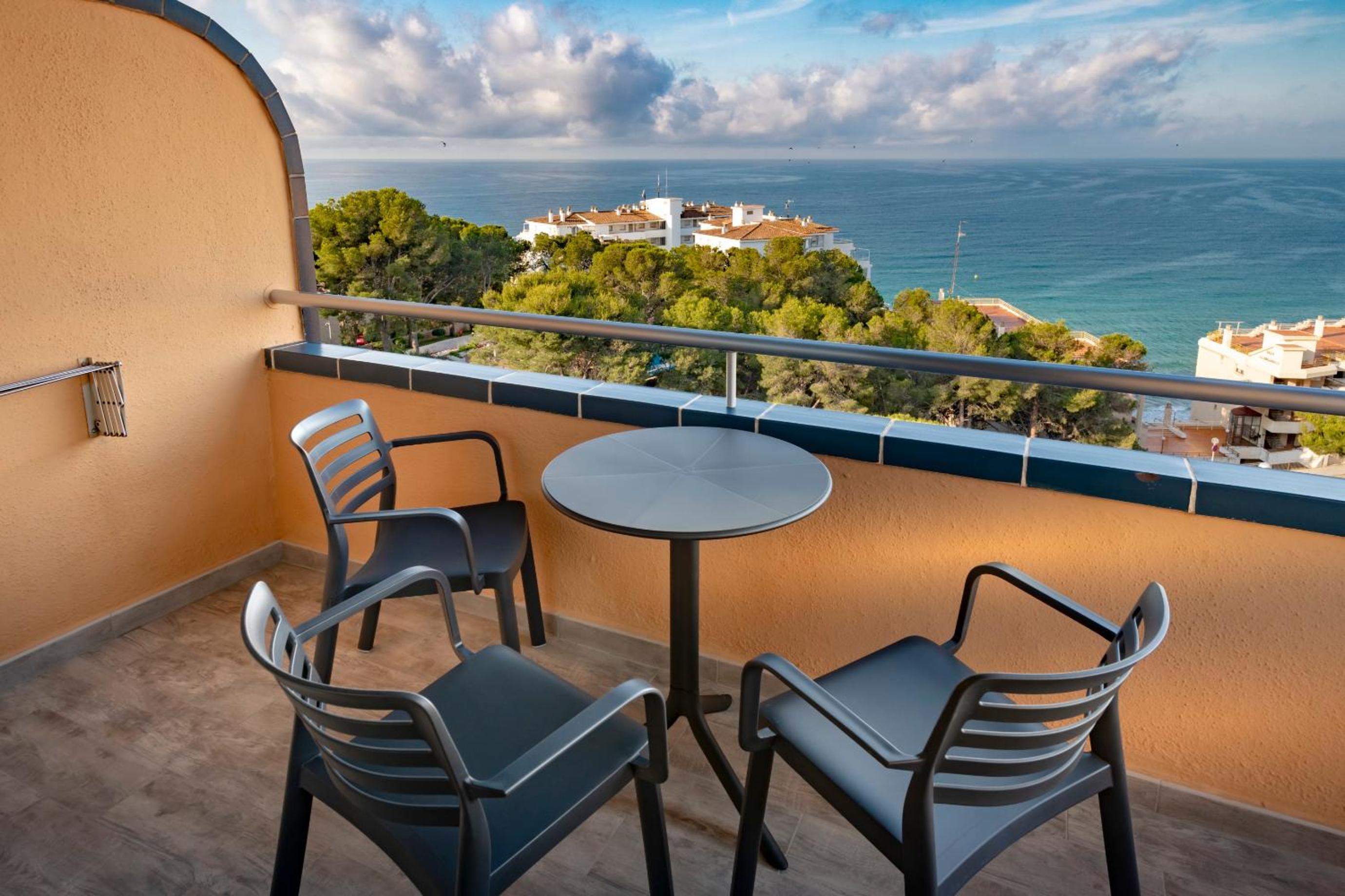 Double Room with Sea View (2 Adults) - Photo 3