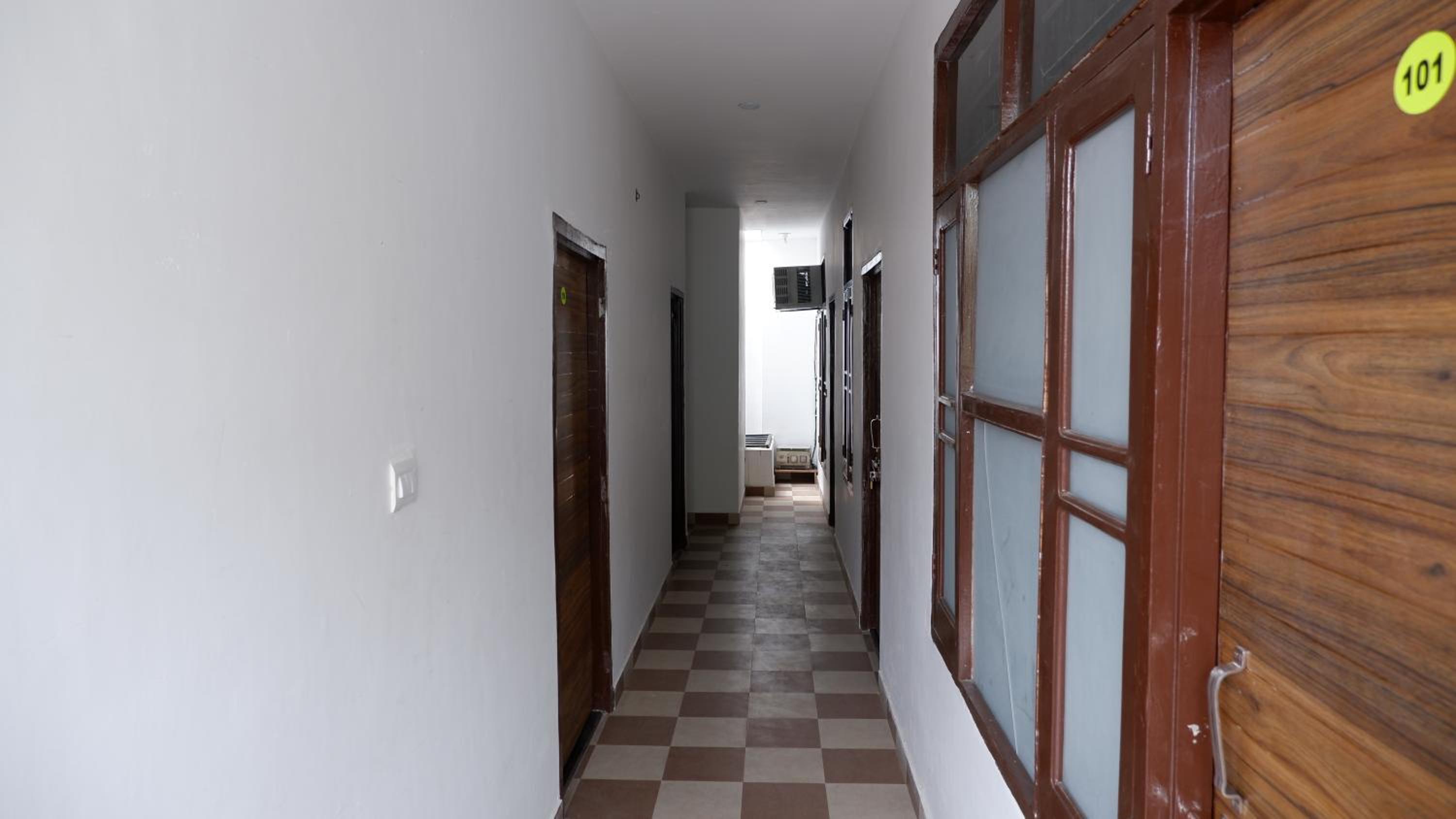 Budget Double Room - Photo 4