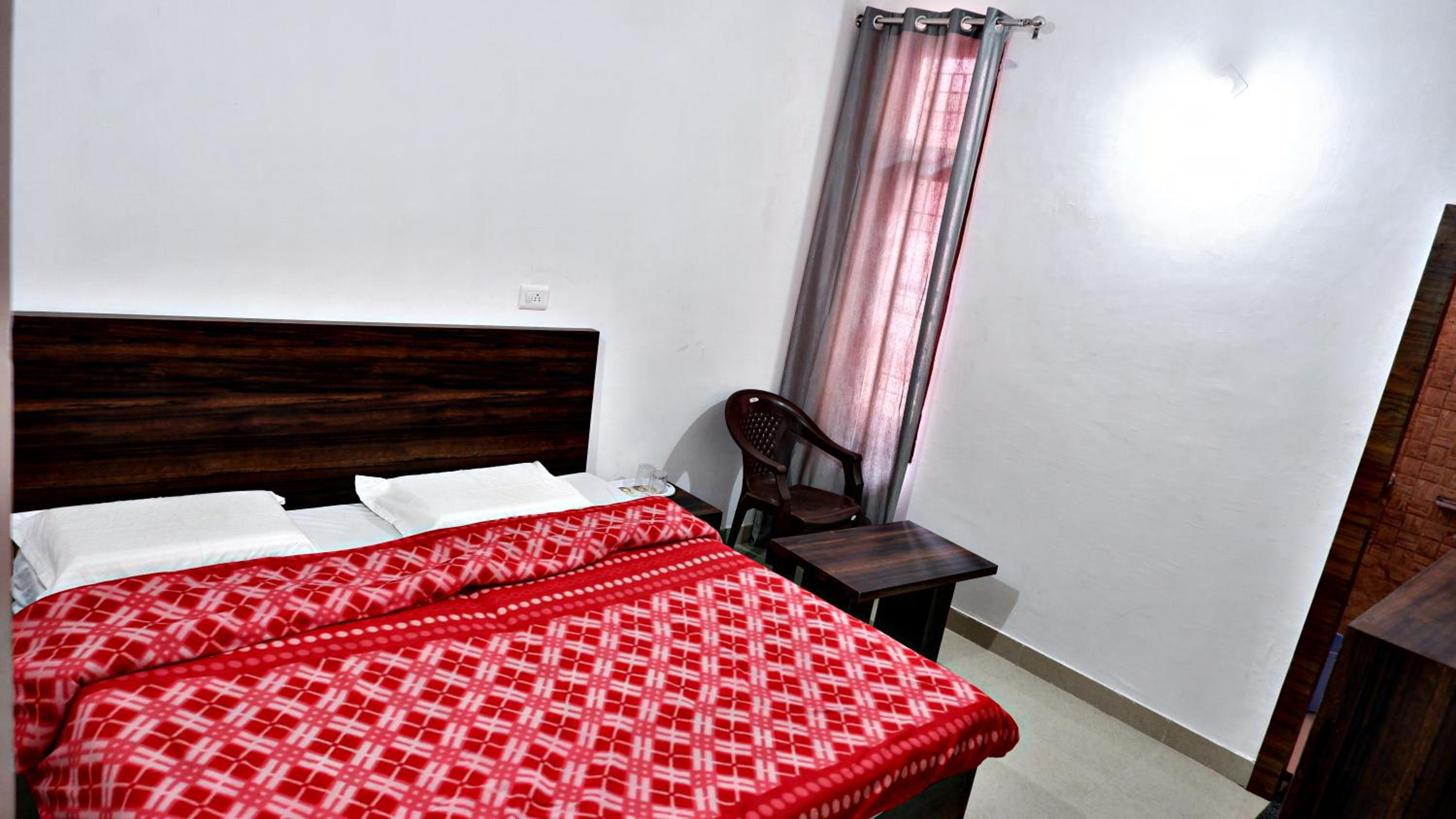 Budget Double Room - Photo 5