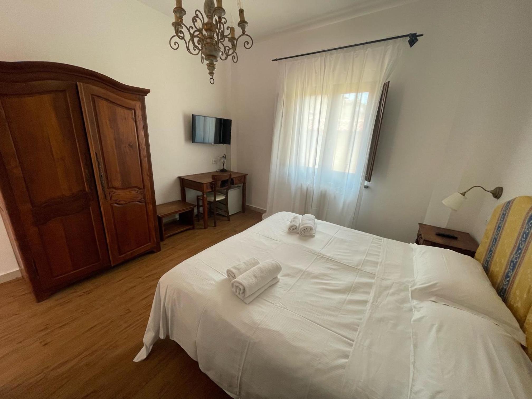 Double Room - Photo 2