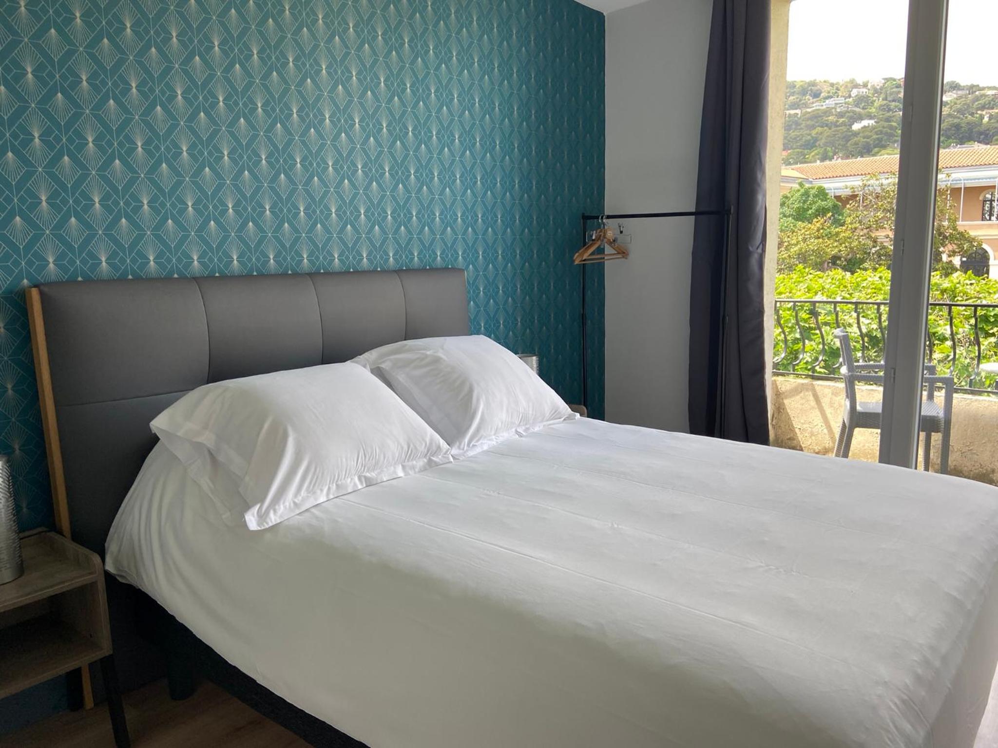 Double Room with Balcony - Photo 2