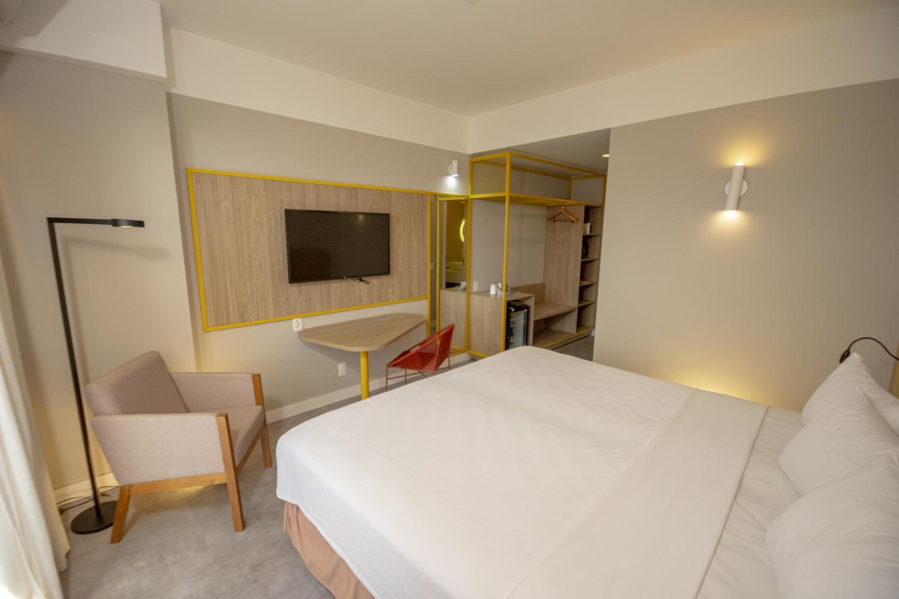 Superior King Room - Photo 3