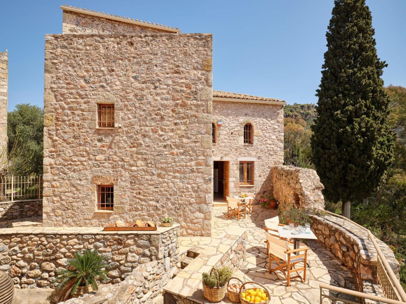 Three-Bedroom House - Photo 2