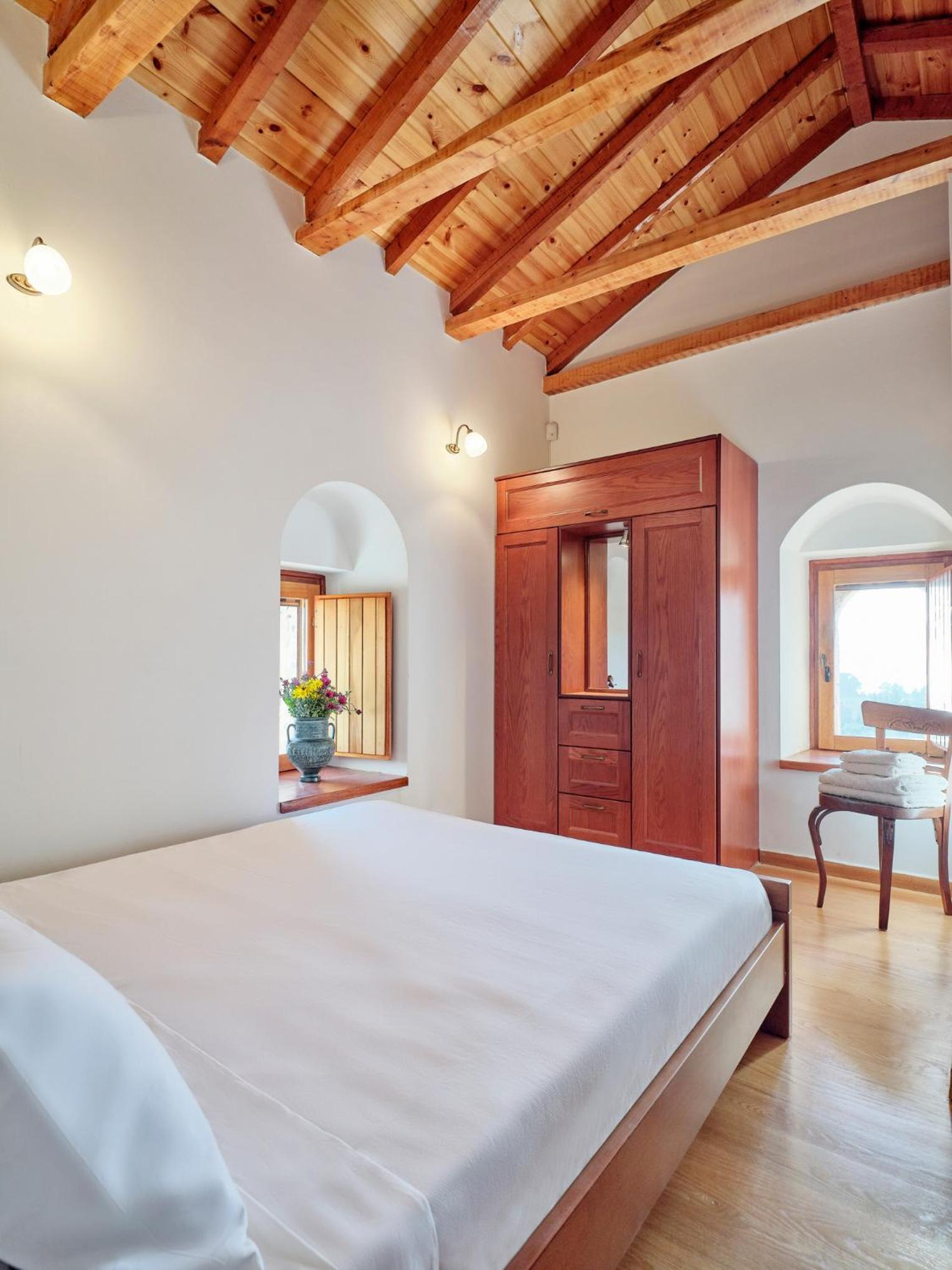 Three-Bedroom House - Photo 8