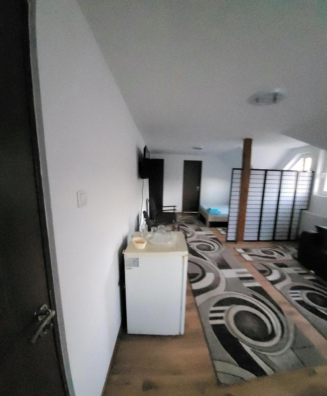 One-Bedroom Apartment - Photo 8