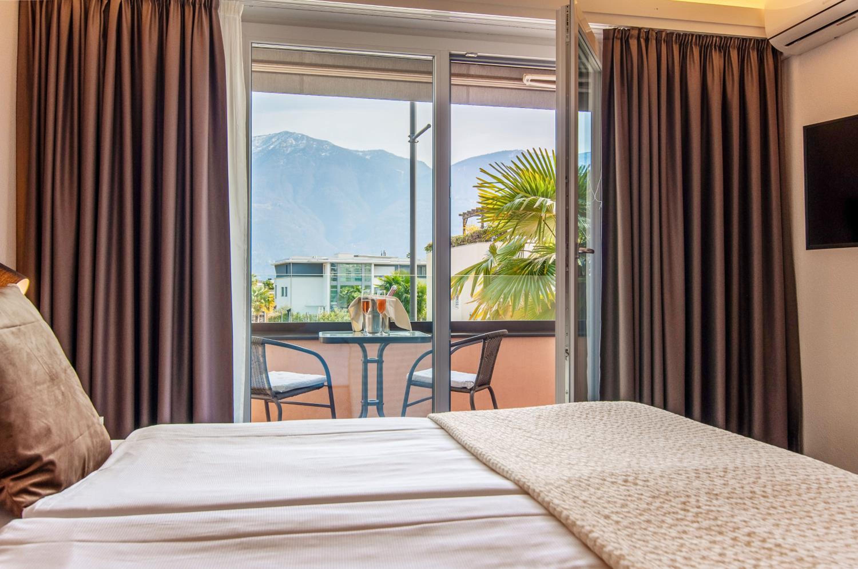 Standard Double Room with Street View - Photo 4