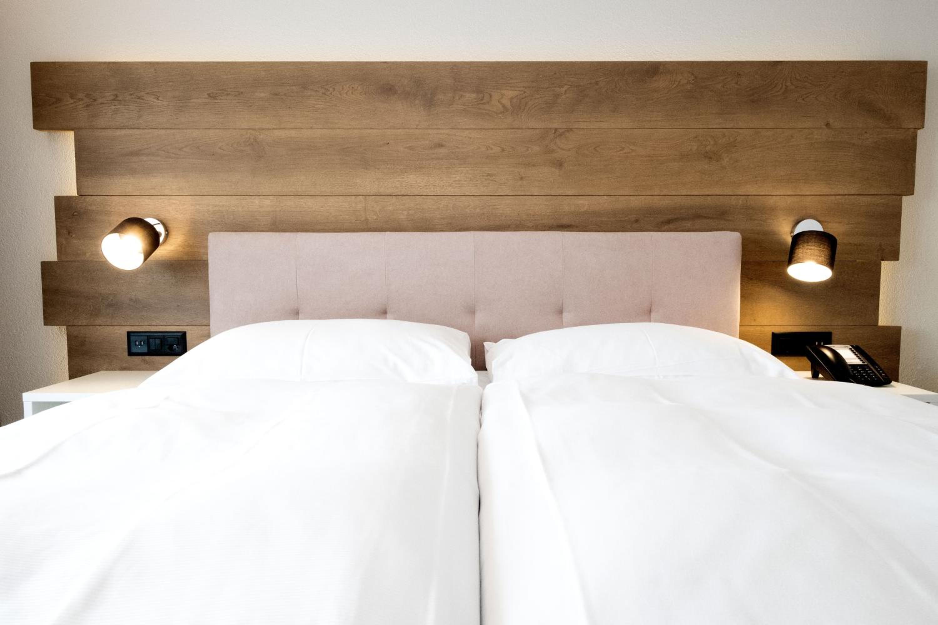 Standard Double Room with Street View - Photo 7