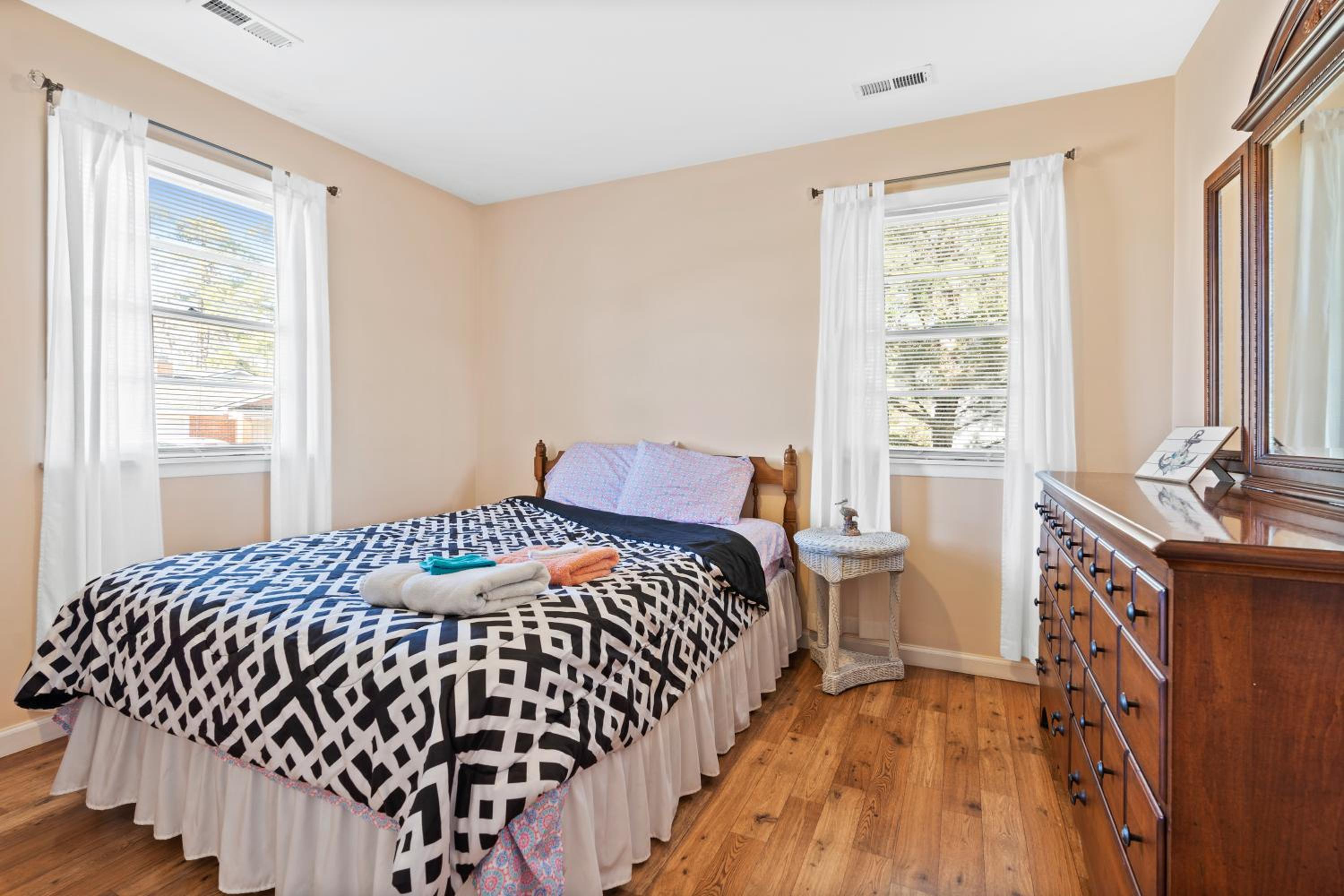 Three-Bedroom House photo 3