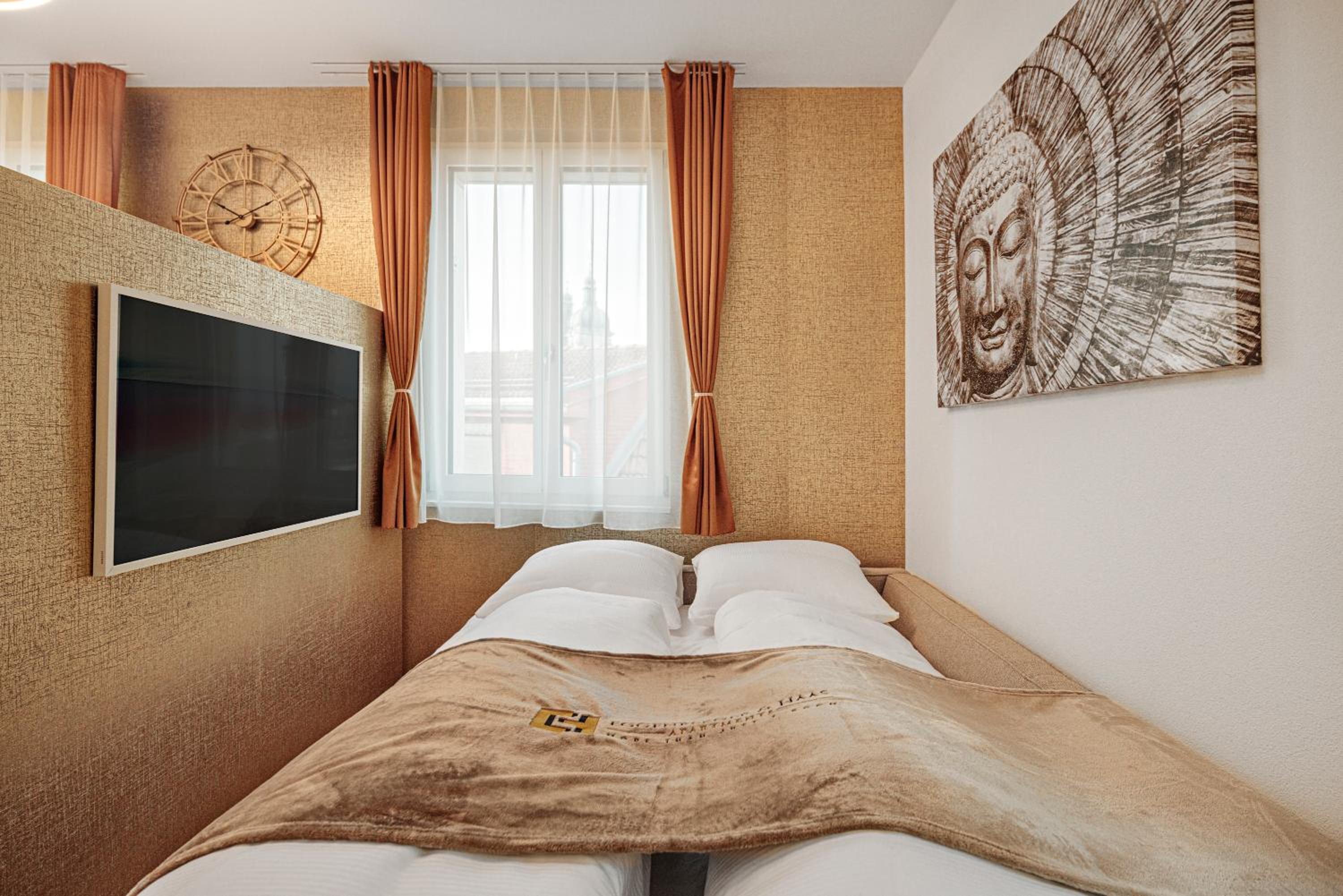 Deluxe King Suite - Photo 14