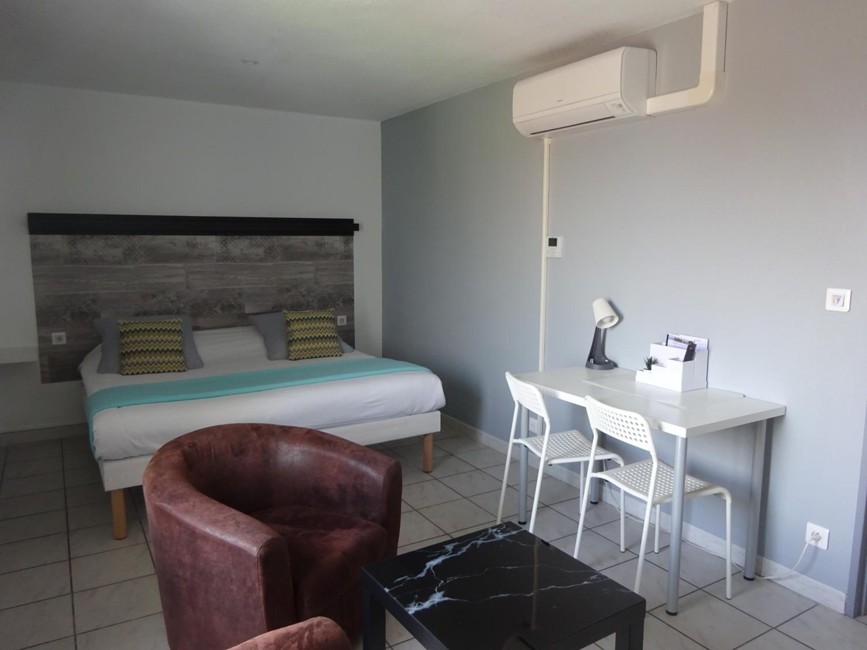 Superior Studio with Air Conditioned - Photo 24