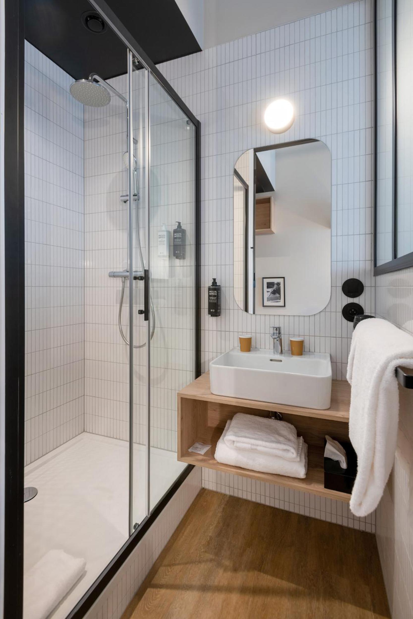 Standard Double Room - Photo 3