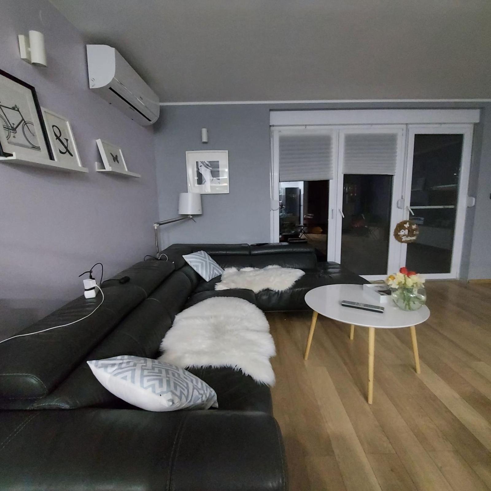 Three-Bedroom House - Photo 3