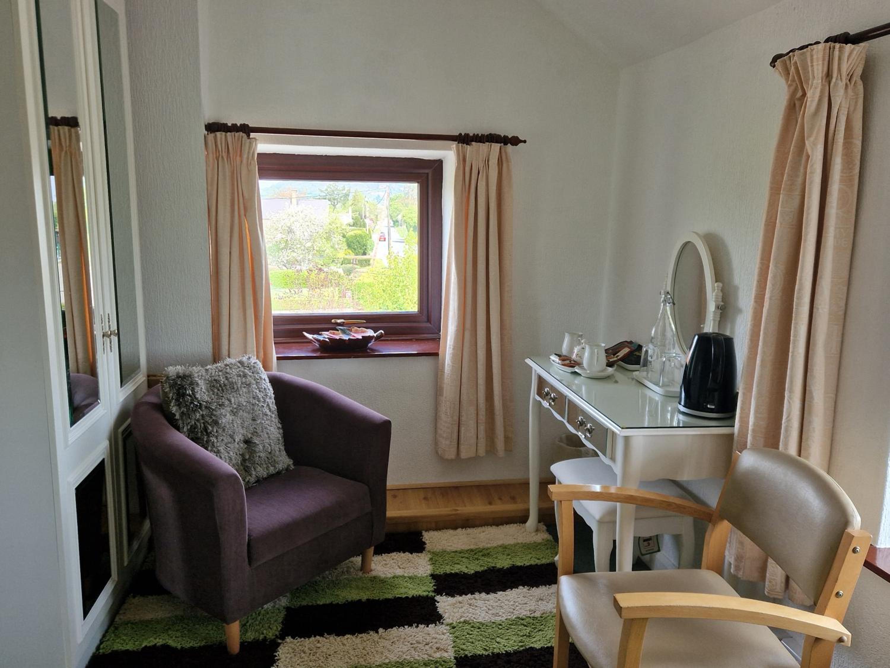 Twin Room - Photo 5