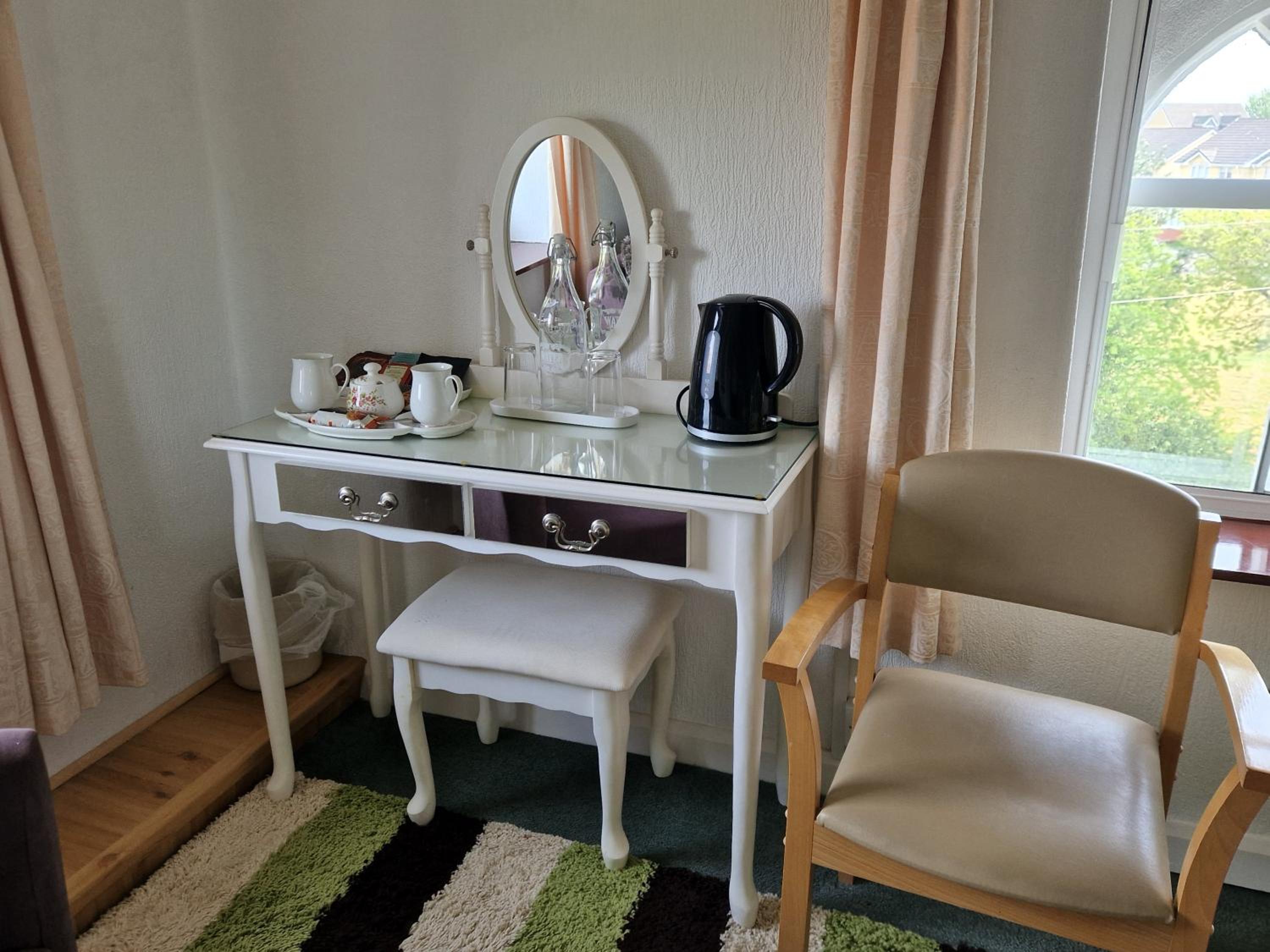 Twin Room - Photo 6